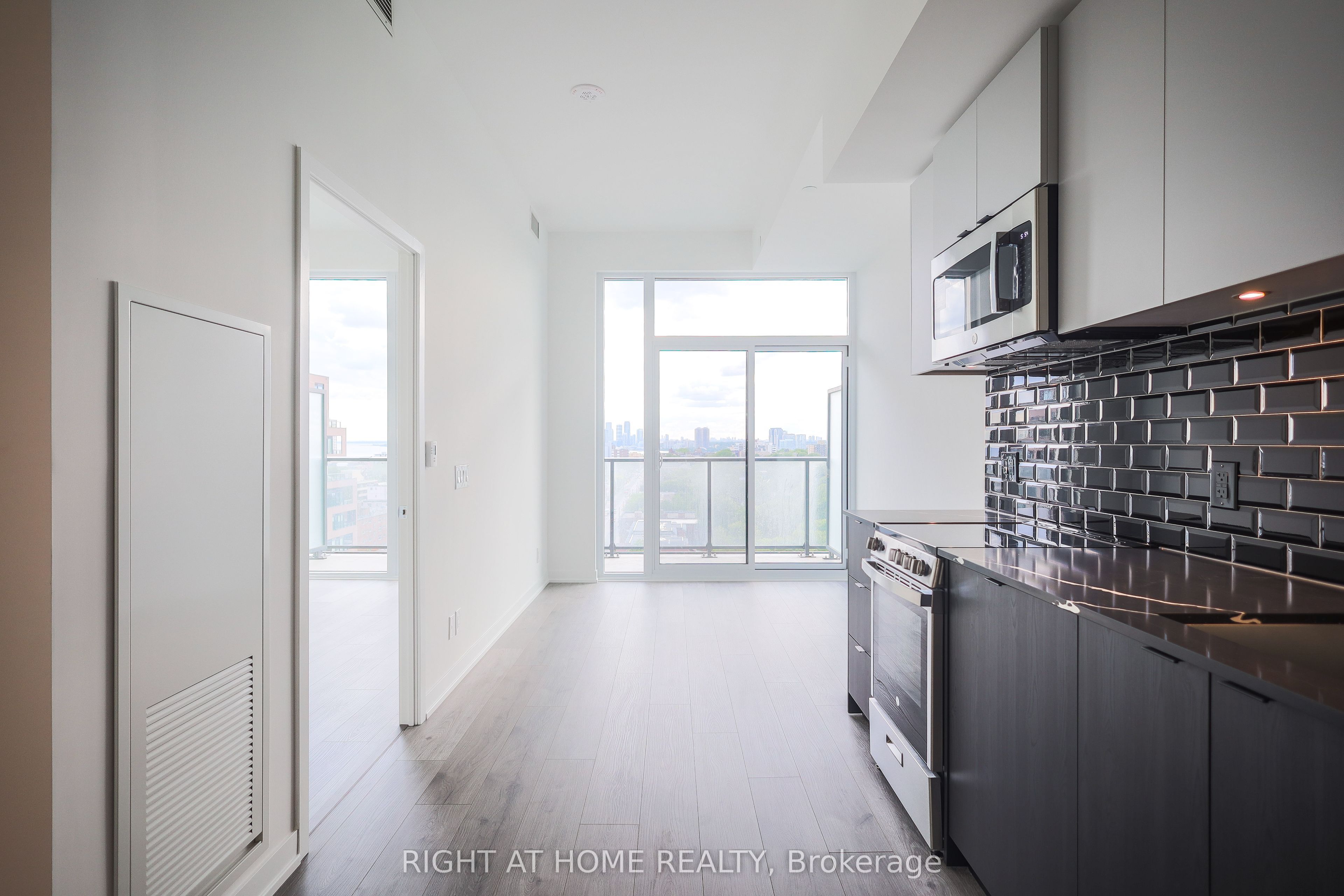 285 Dufferin Street 1405 Property Photo 11