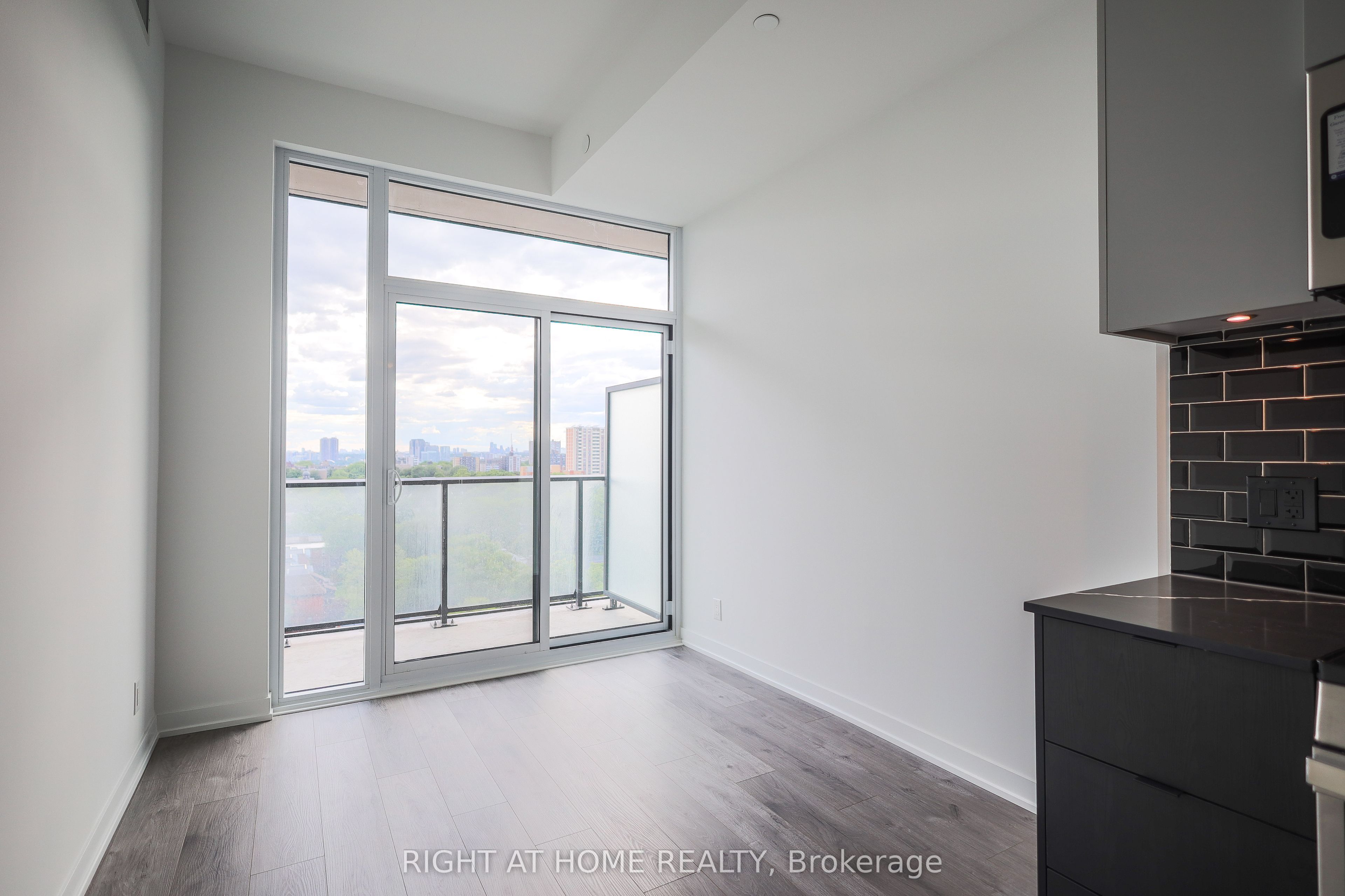 285 Dufferin Street 1405 Property Photo 13