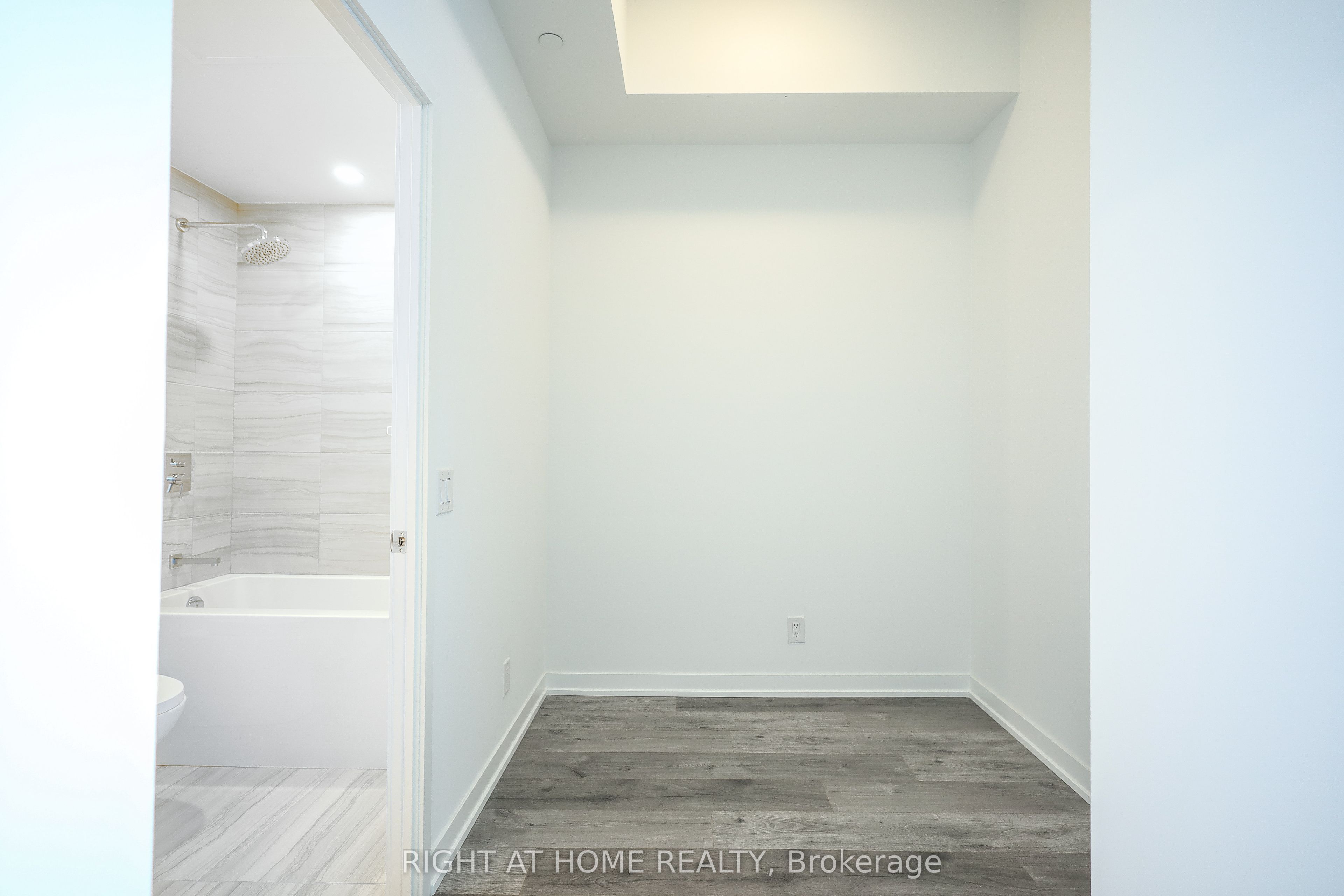 285 Dufferin Street 1405 Property Photo 17