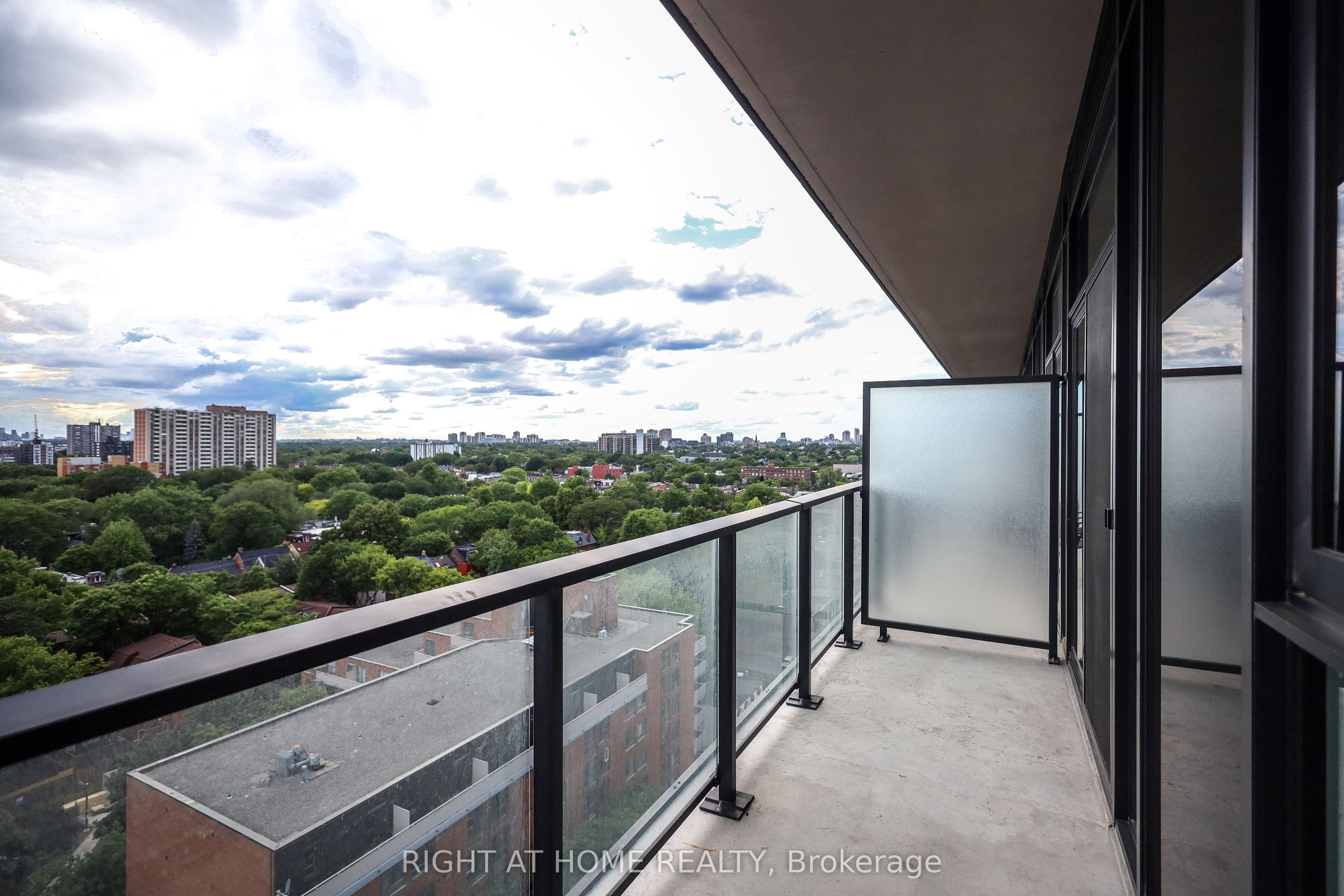 285 Dufferin Street 1405 Property Photo 21