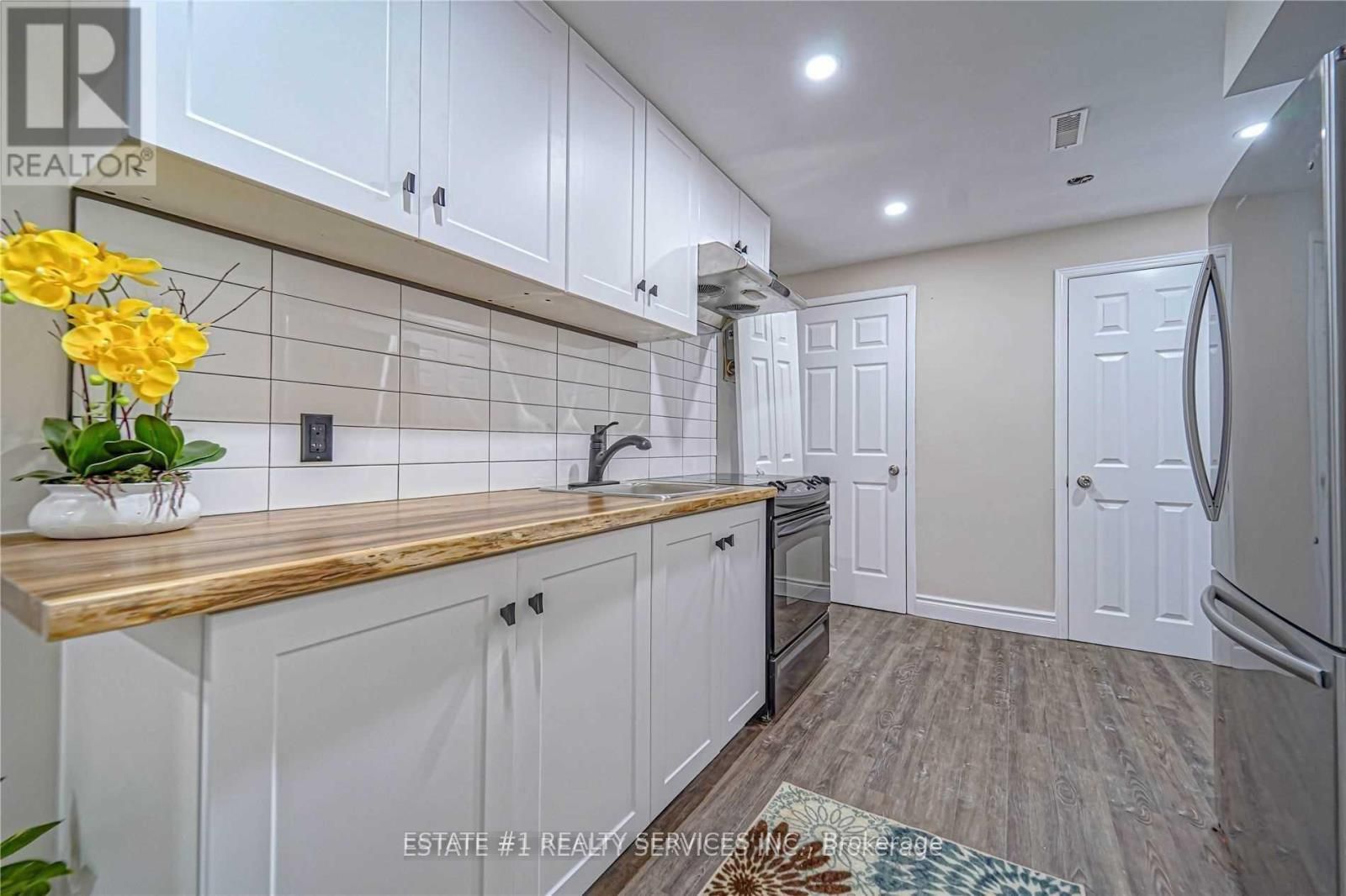 84 Simmons Boulevard Property Photo 3