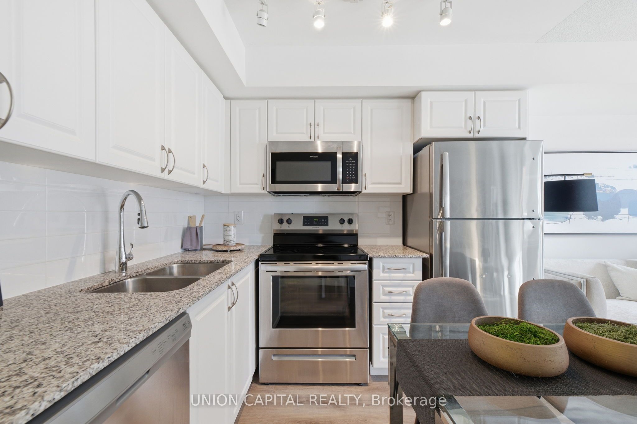 3091 Dufferin Street 735 Property Photo 6