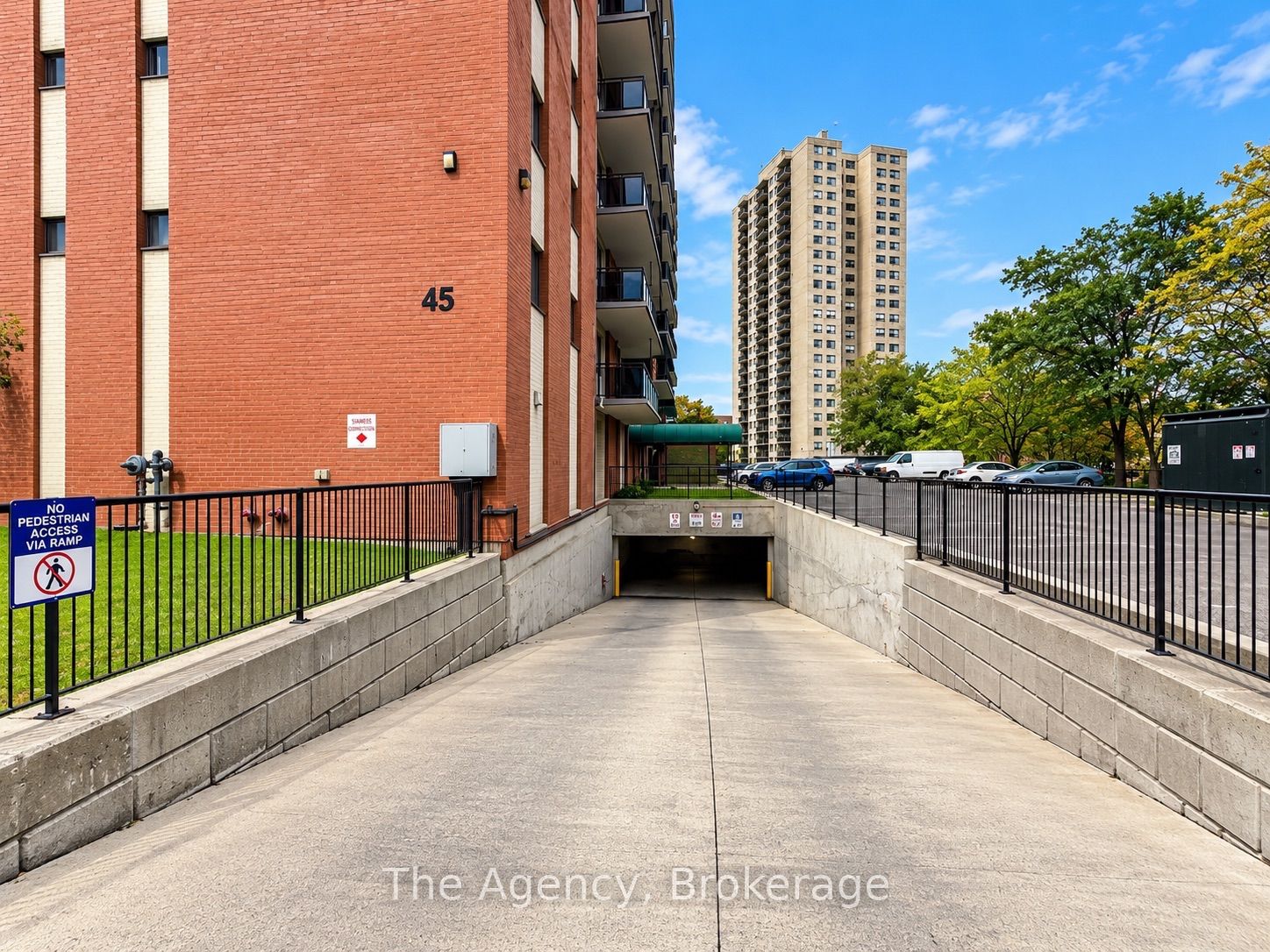 45 Paisley Boulevard W 805 Property Photo 3