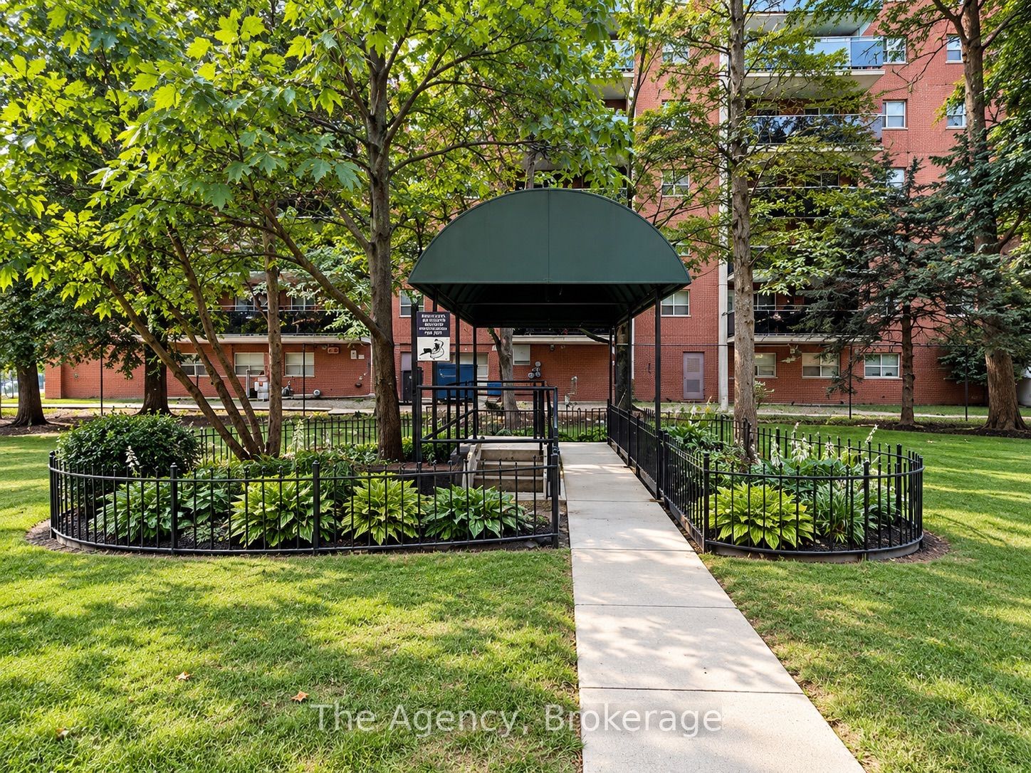 45 Paisley Boulevard W 808 Property Photo 4