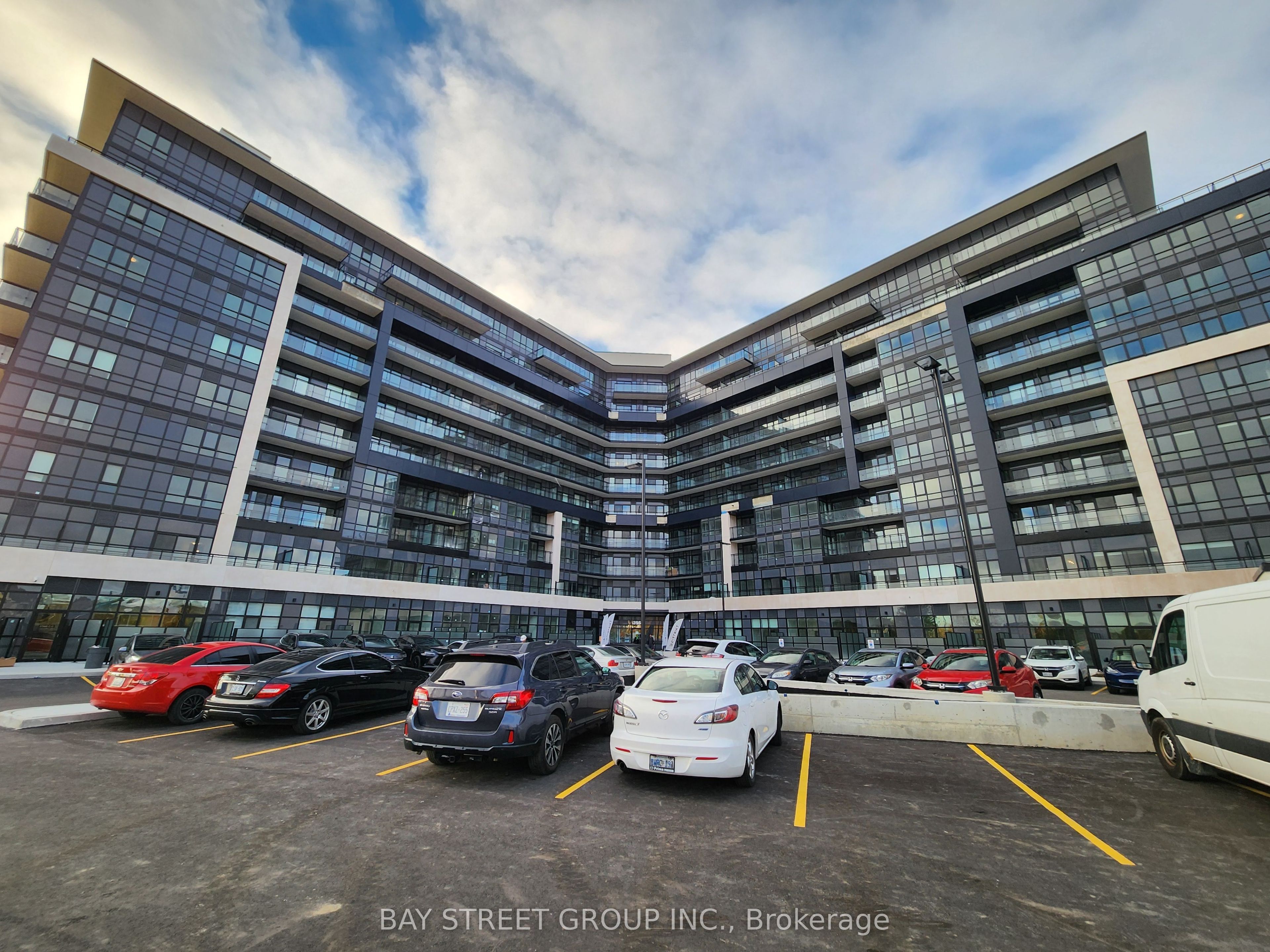 395 Dundas Street W 521 Property Photo 1