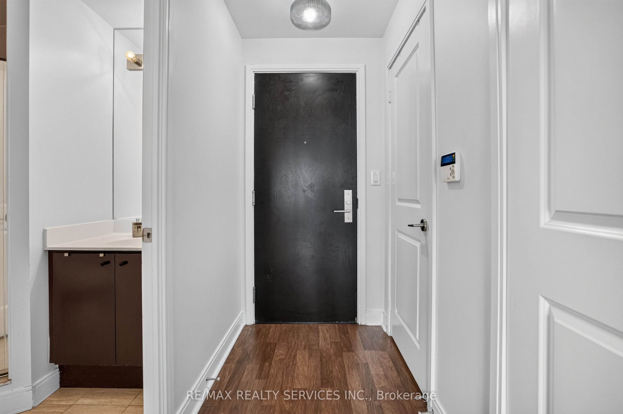 60 Absolute Avenue 4403 Property Photo 6