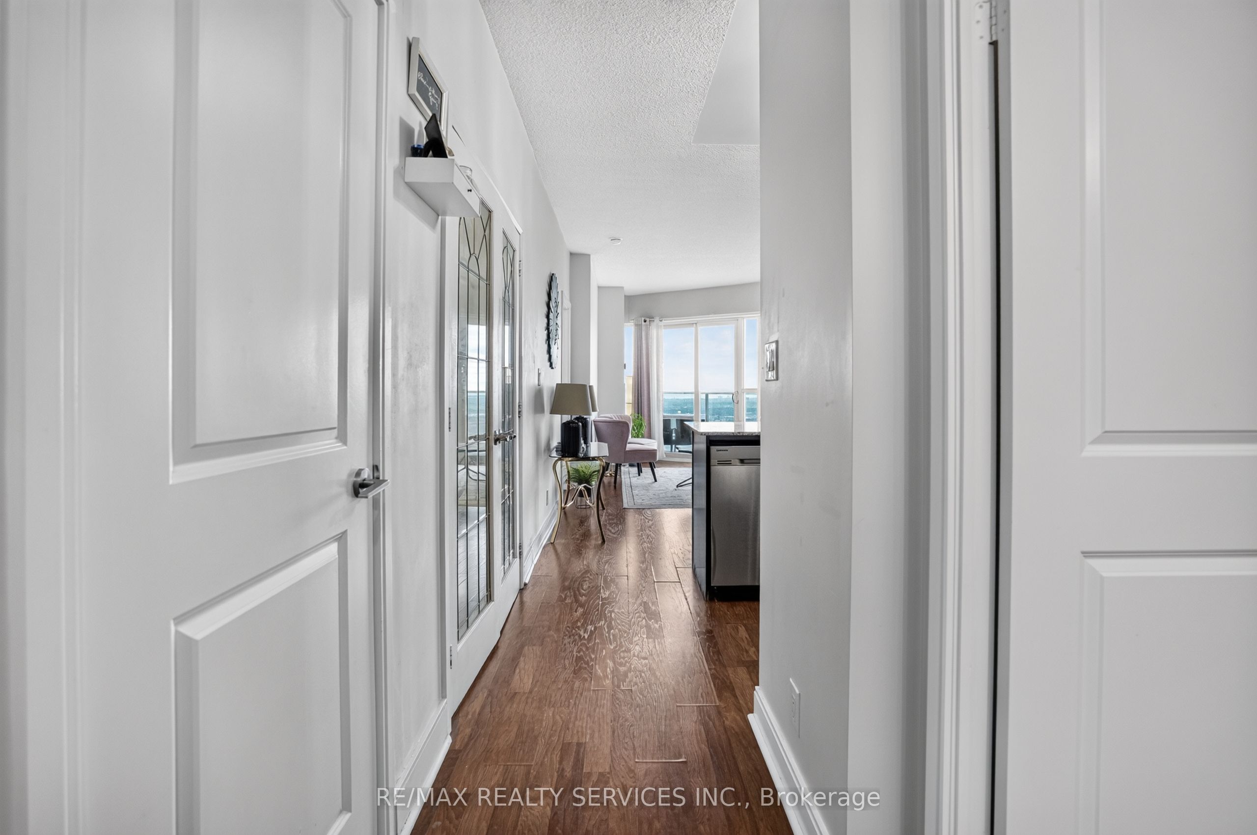 60 Absolute Avenue 4403 Property Photo 7