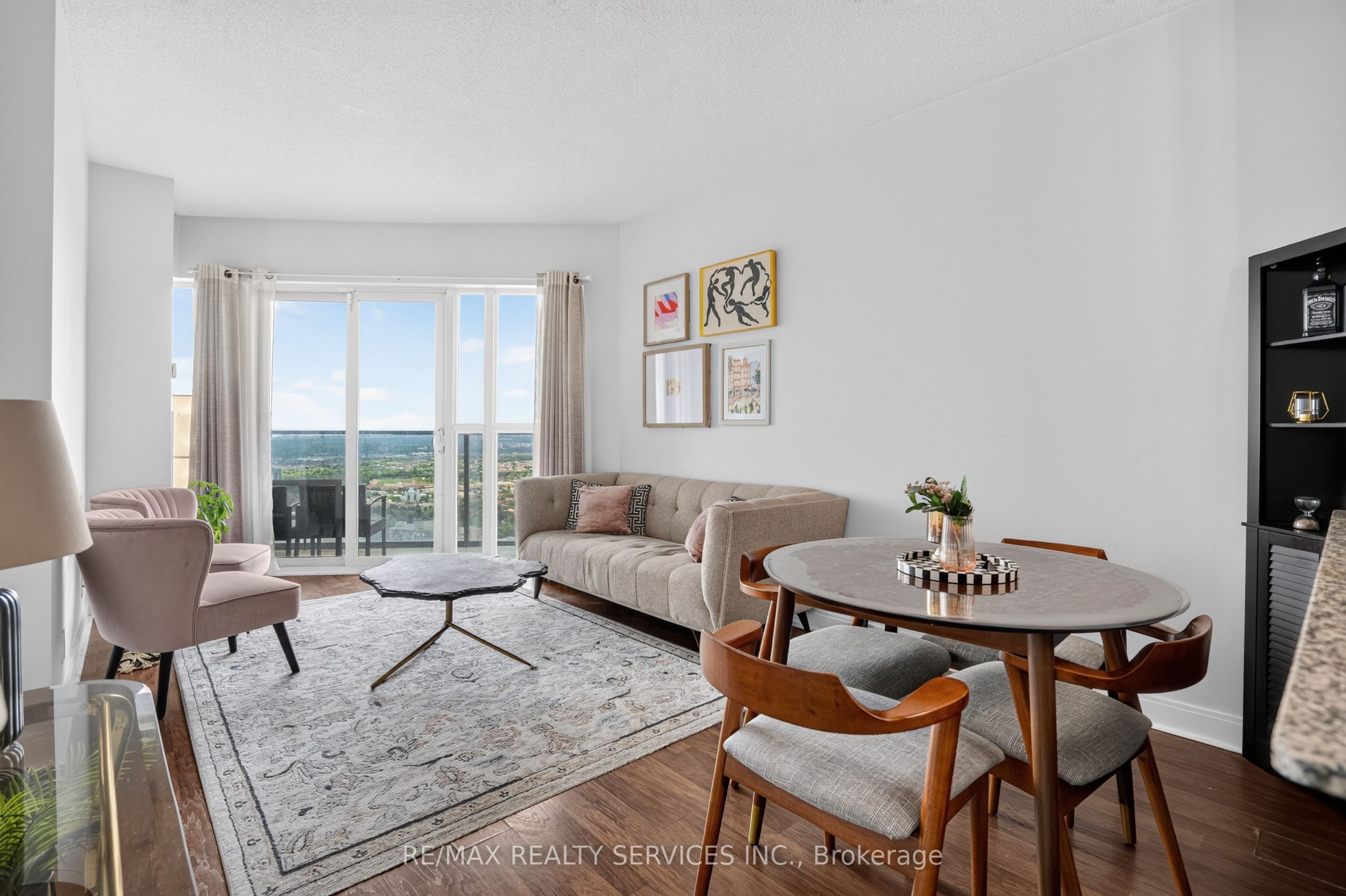 60 Absolute Avenue 4403 Property Photo 8