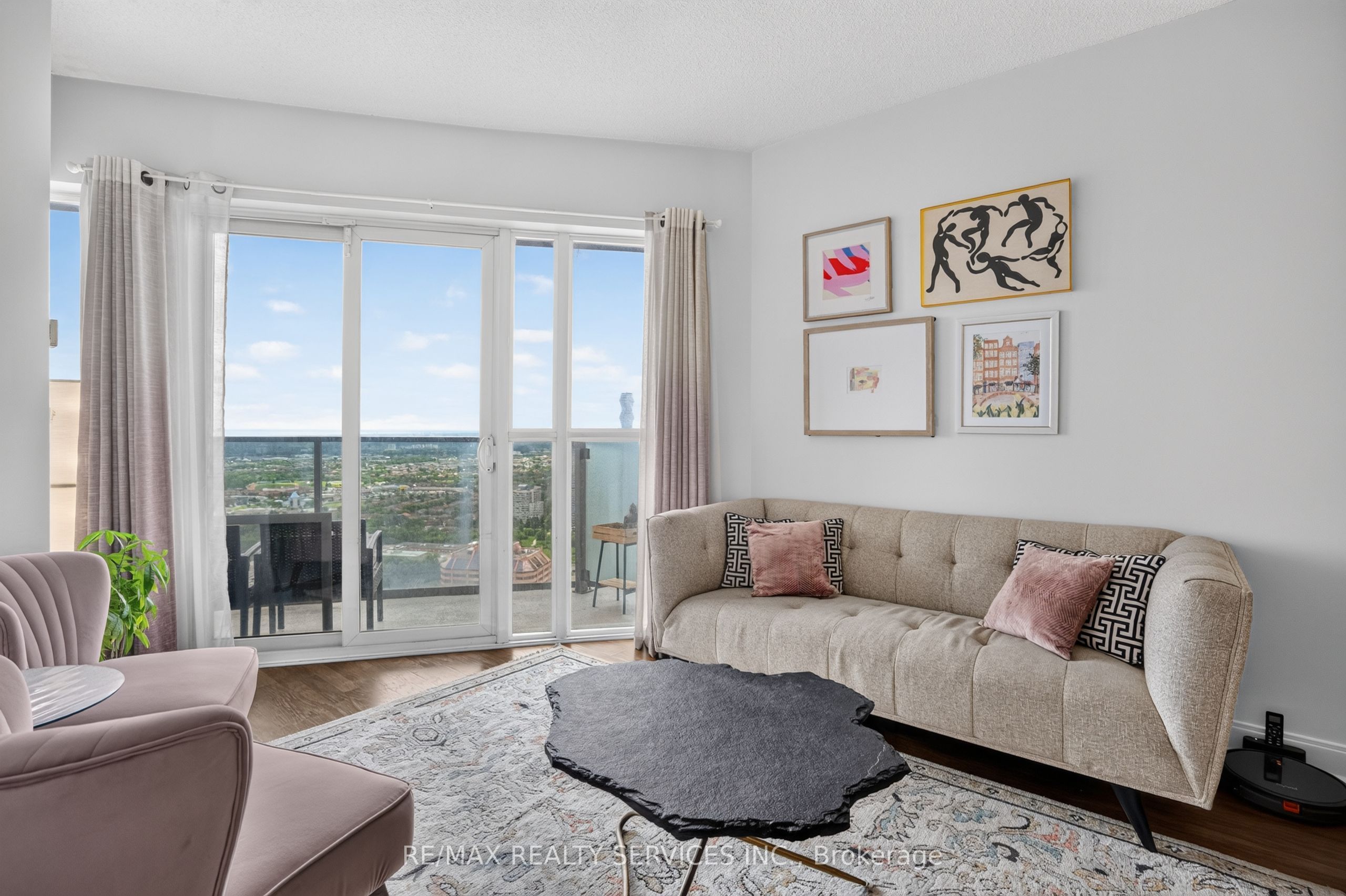 60 Absolute Avenue 4403 Property Photo 11