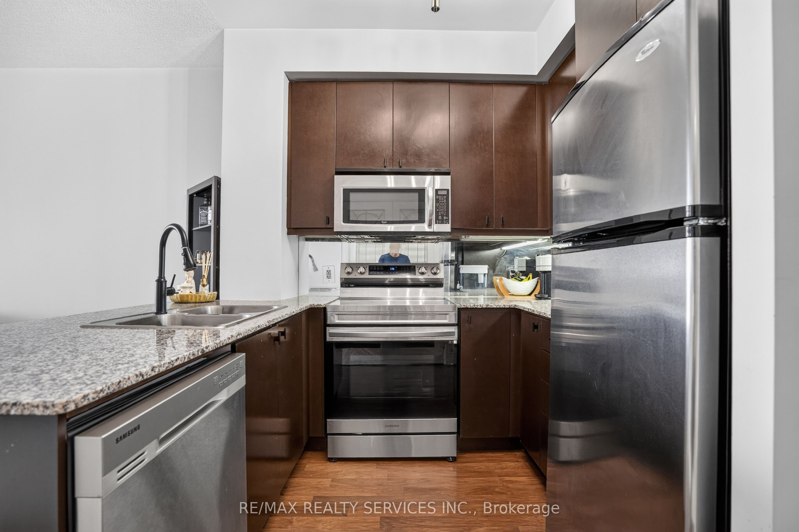 60 Absolute Avenue 4403 Property Photo 14