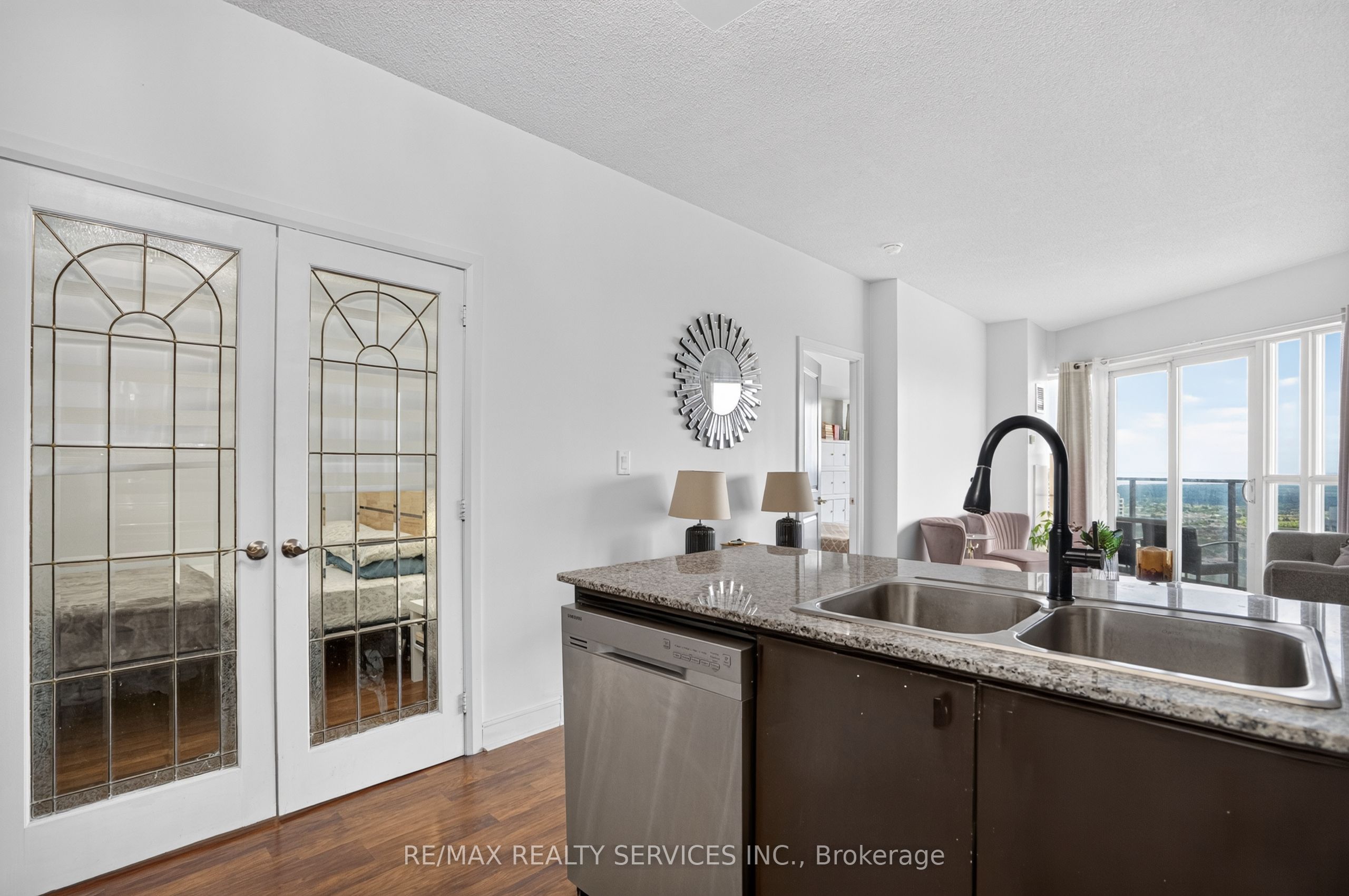 60 Absolute Avenue 4403 Property Photo 16
