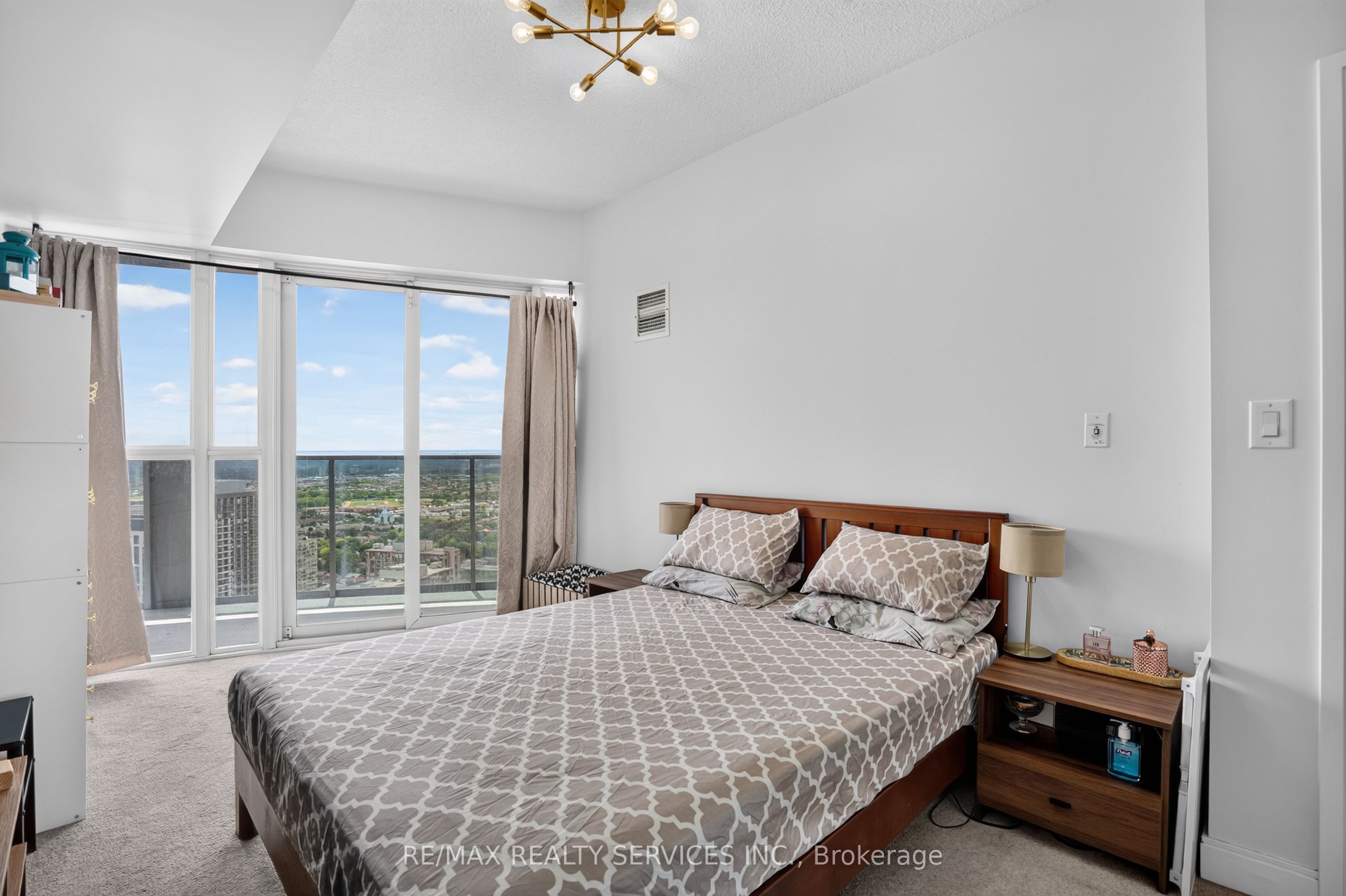 60 Absolute Avenue 4403 Property Photo 22