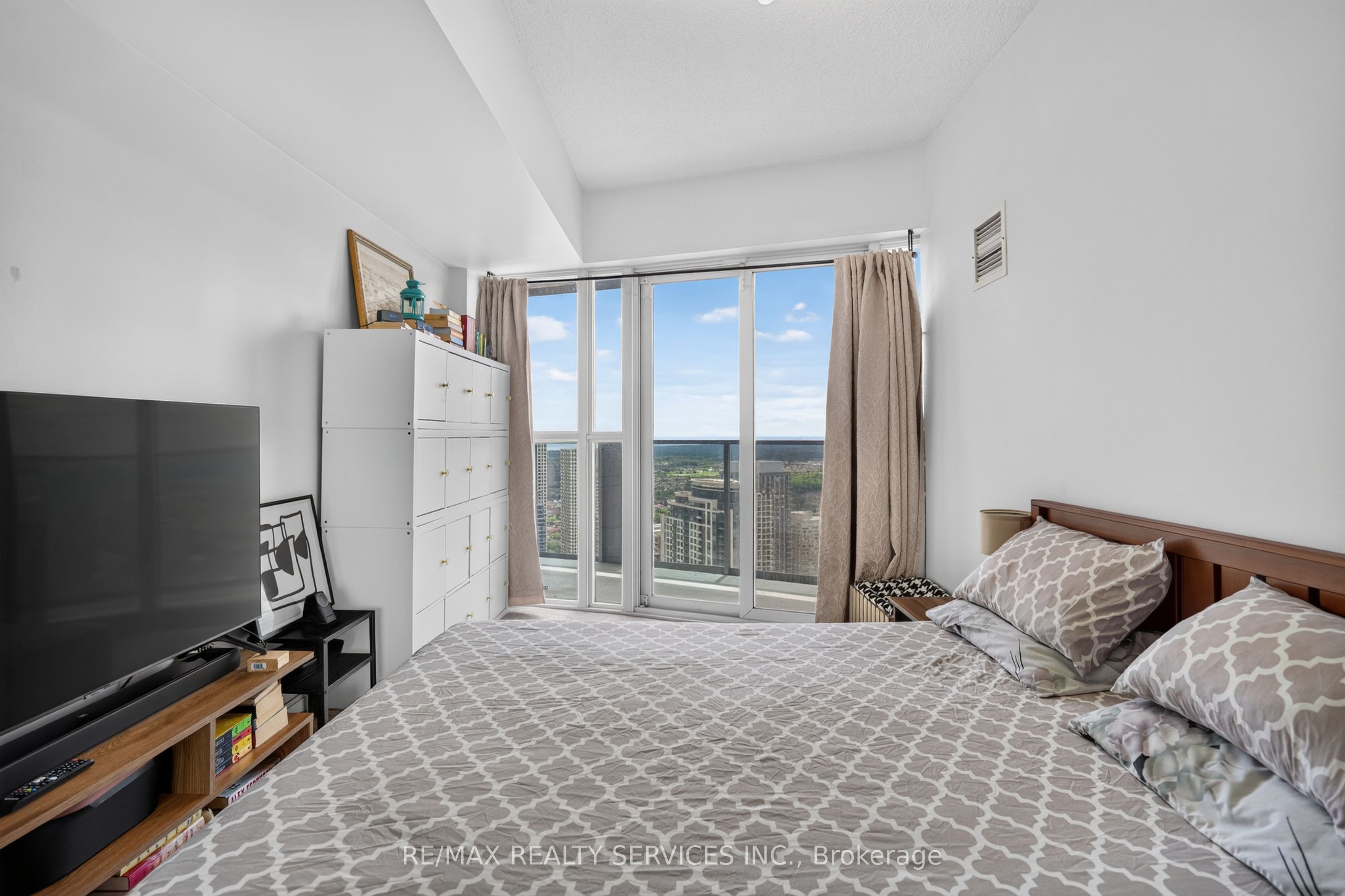 60 Absolute Avenue 4403 Property Photo 23