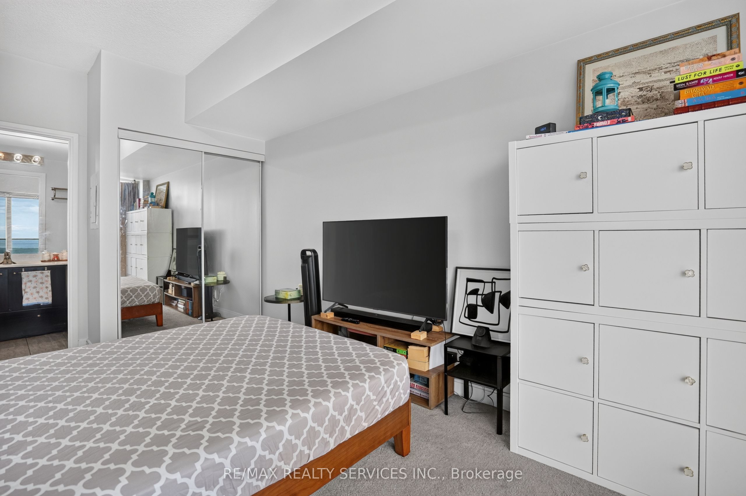 60 Absolute Avenue 4403 Property Photo 24
