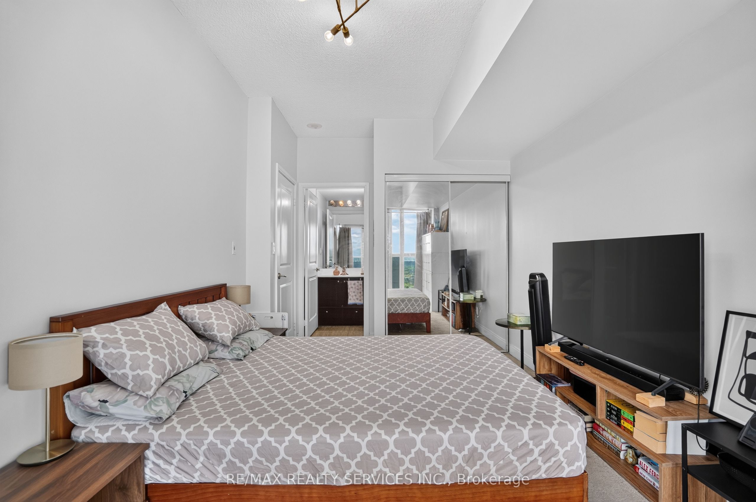 60 Absolute Avenue 4403 Property Photo 26