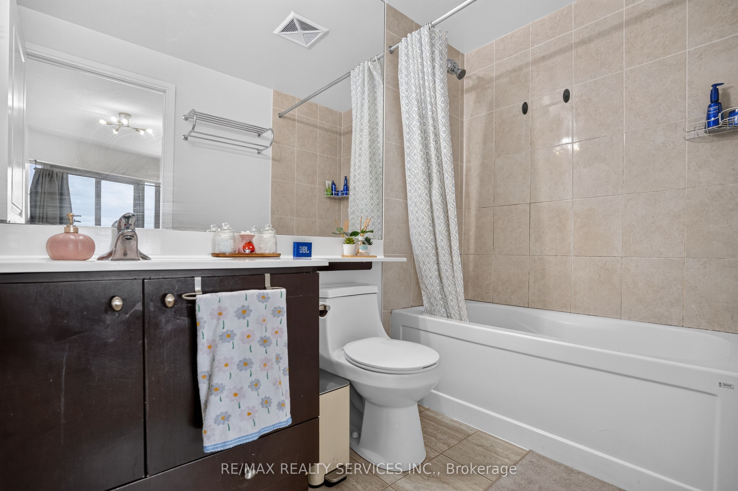 60 Absolute Avenue 4403 Property Photo 27