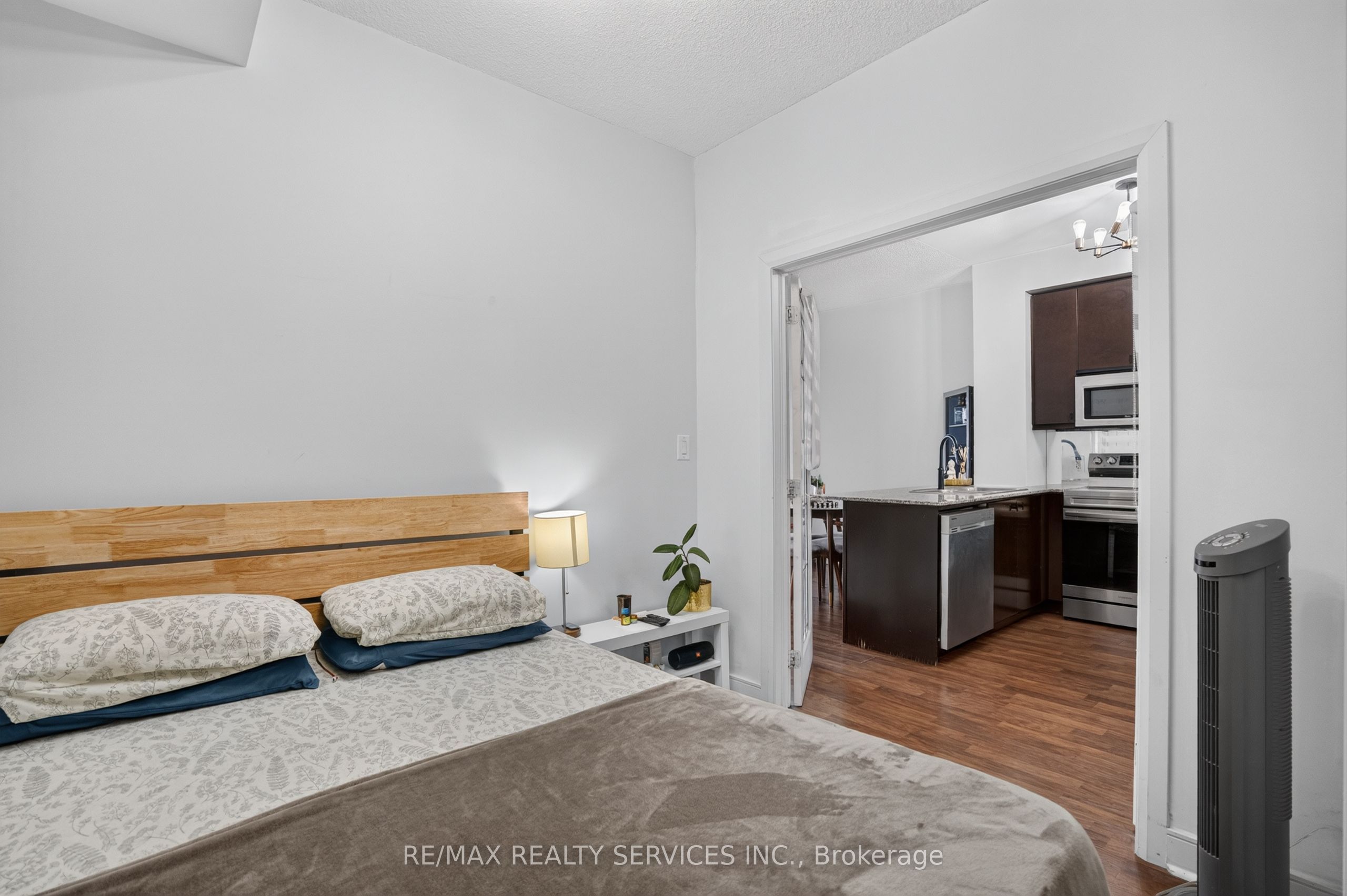 60 Absolute Avenue 4403 Property Photo 31