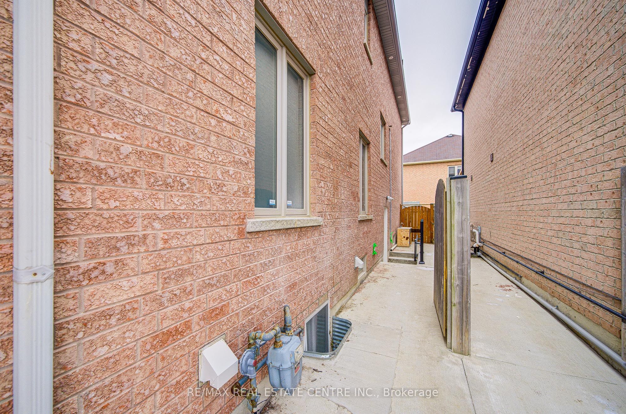 23 Gamson Crescent Bsmt Property Photo 4