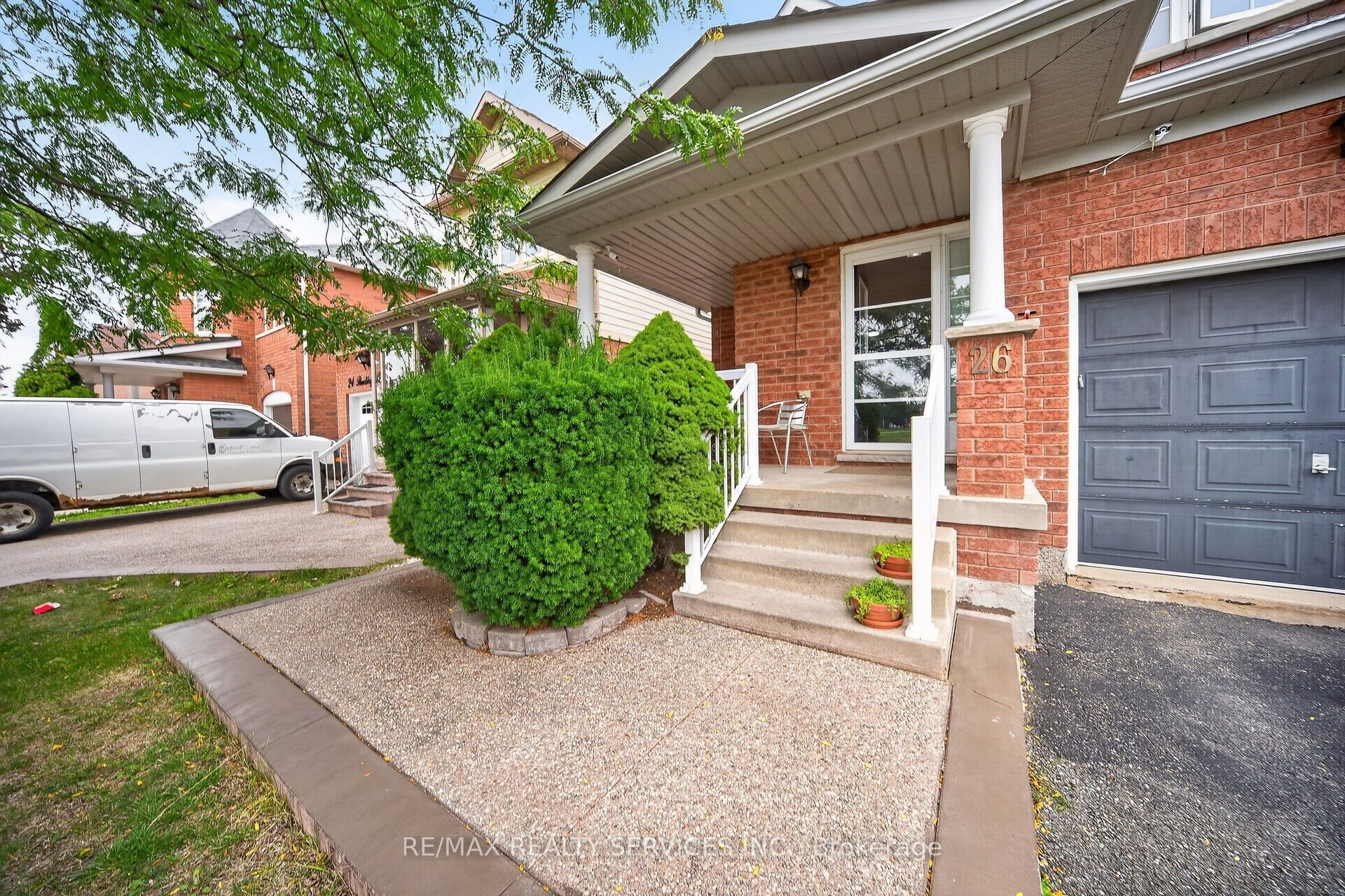 26 Peachleaf Crescent S Property Photo 6