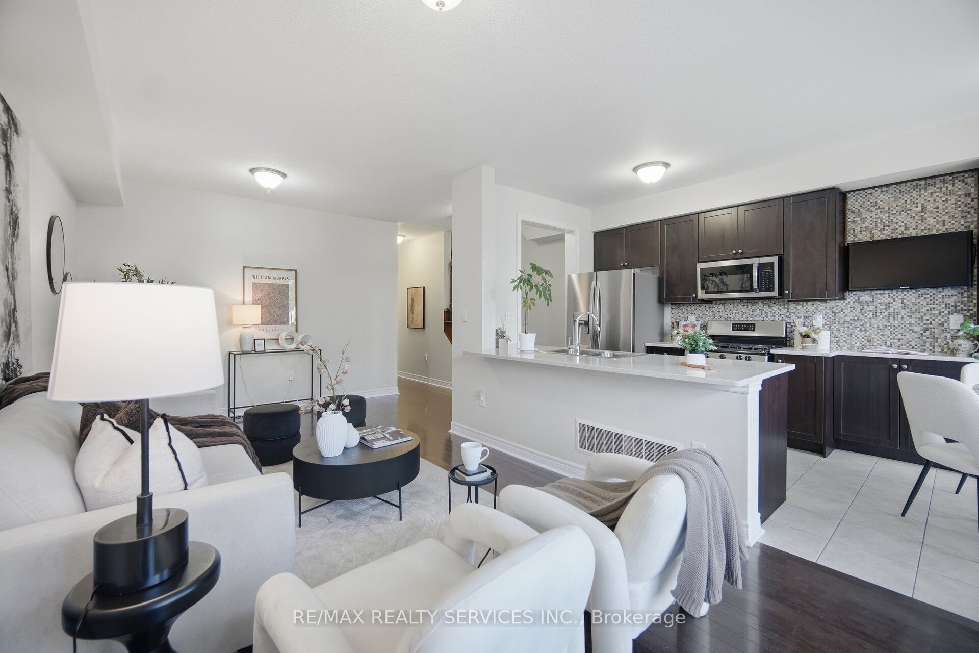 9 Aspenview Avenue Property Photo 2