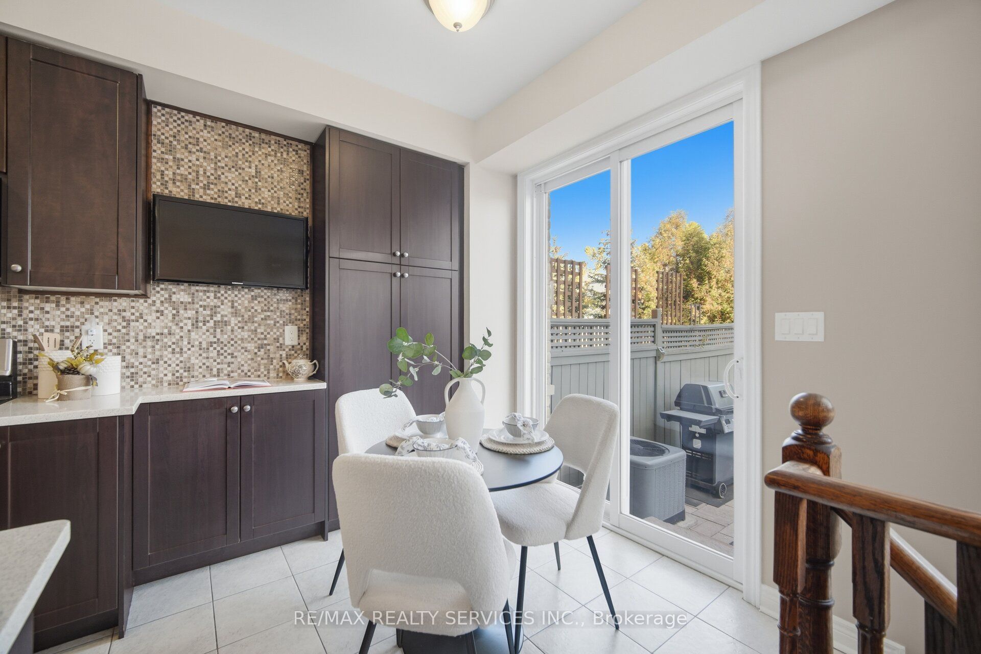 9 Aspenview Avenue Property Photo 18