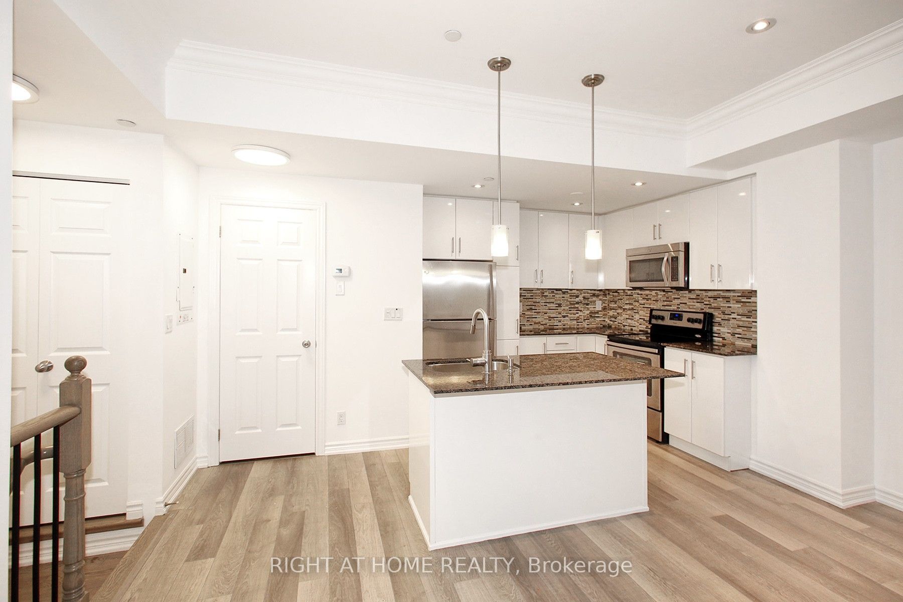 50 Carnation Avenue 147 Property Photo 14