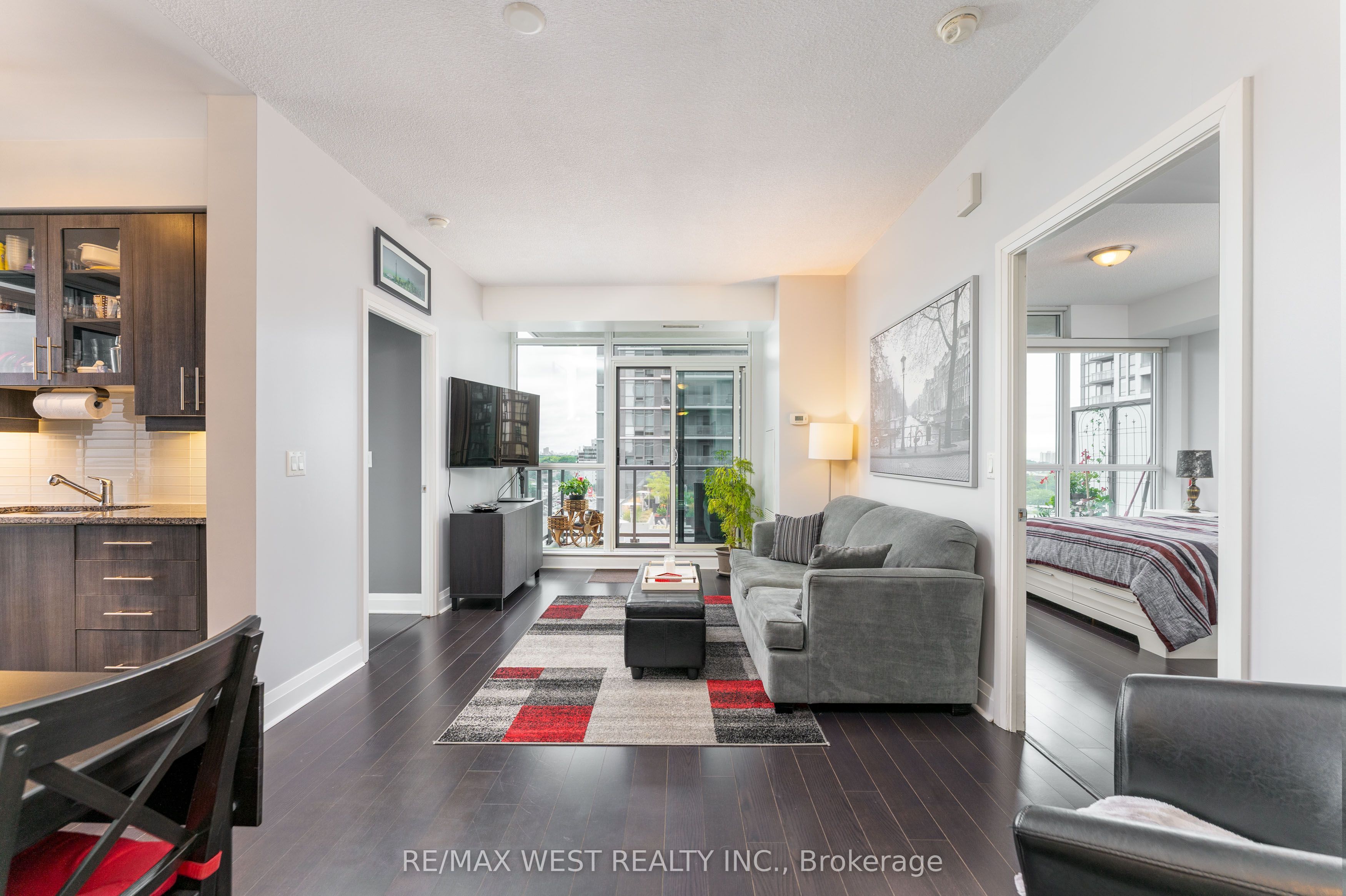 1185 The Queensway 710 Property Photo 1