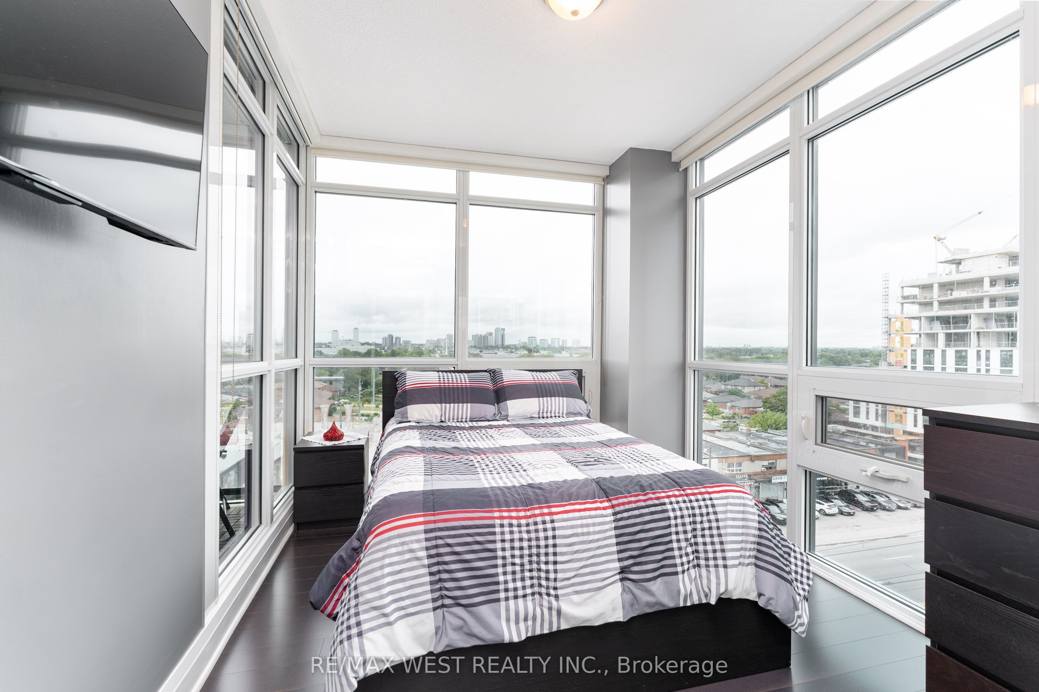 1185 The Queensway 710 Property Photo 3