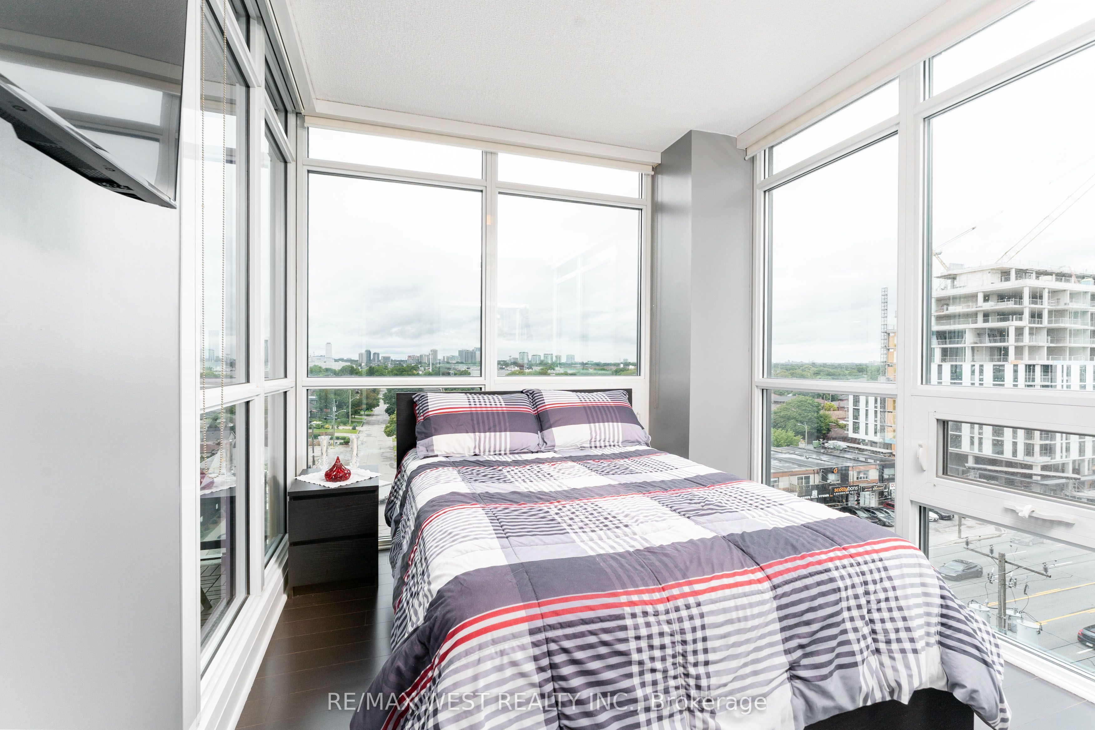 1185 The Queensway 710 Property Photo 4