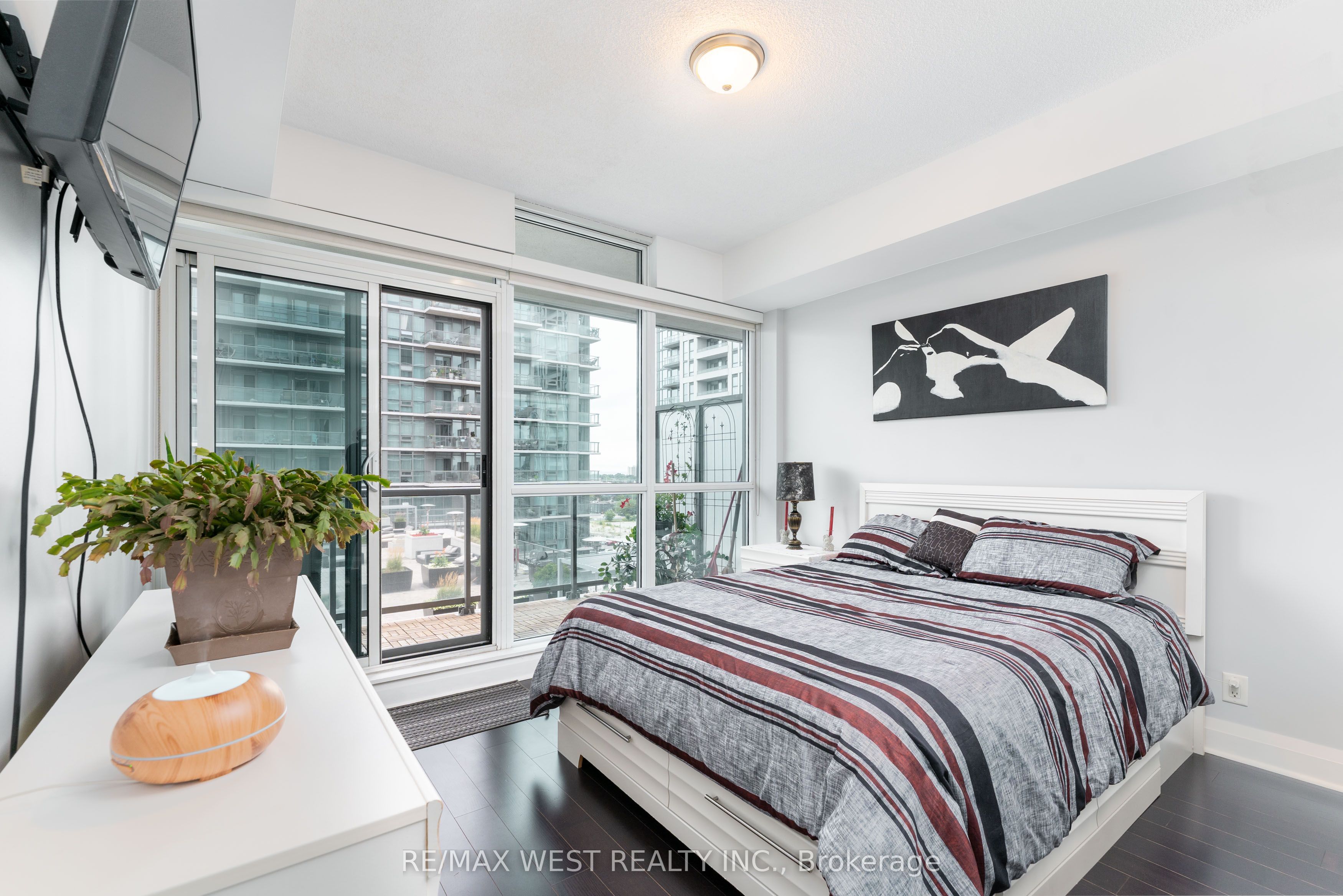 1185 The Queensway 710 Property Photo 7