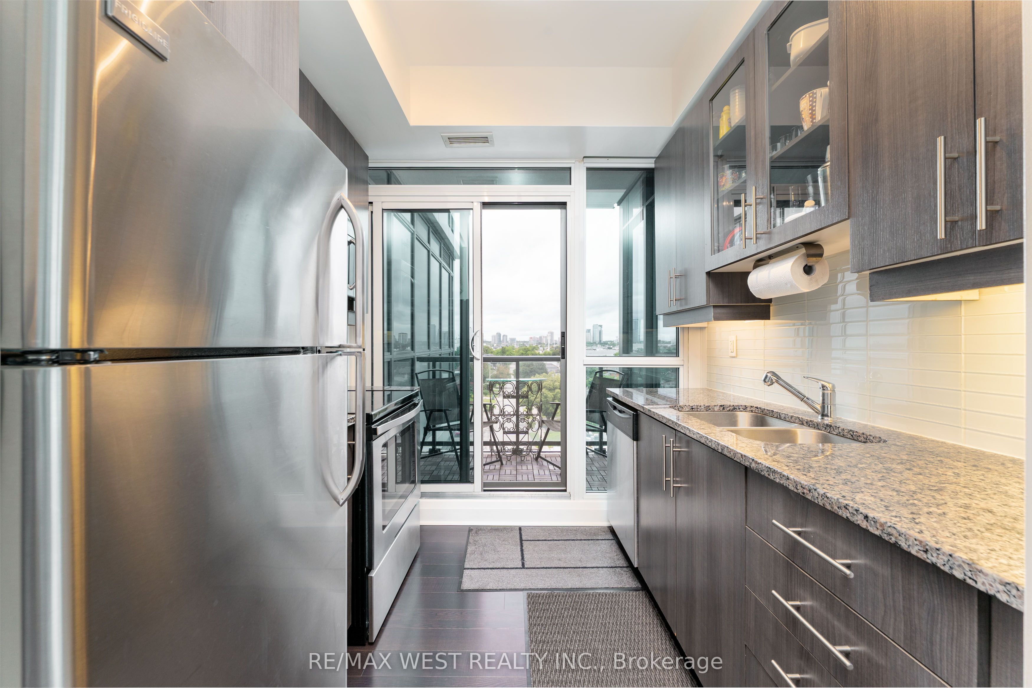 1185 The Queensway 710 Property Photo 8