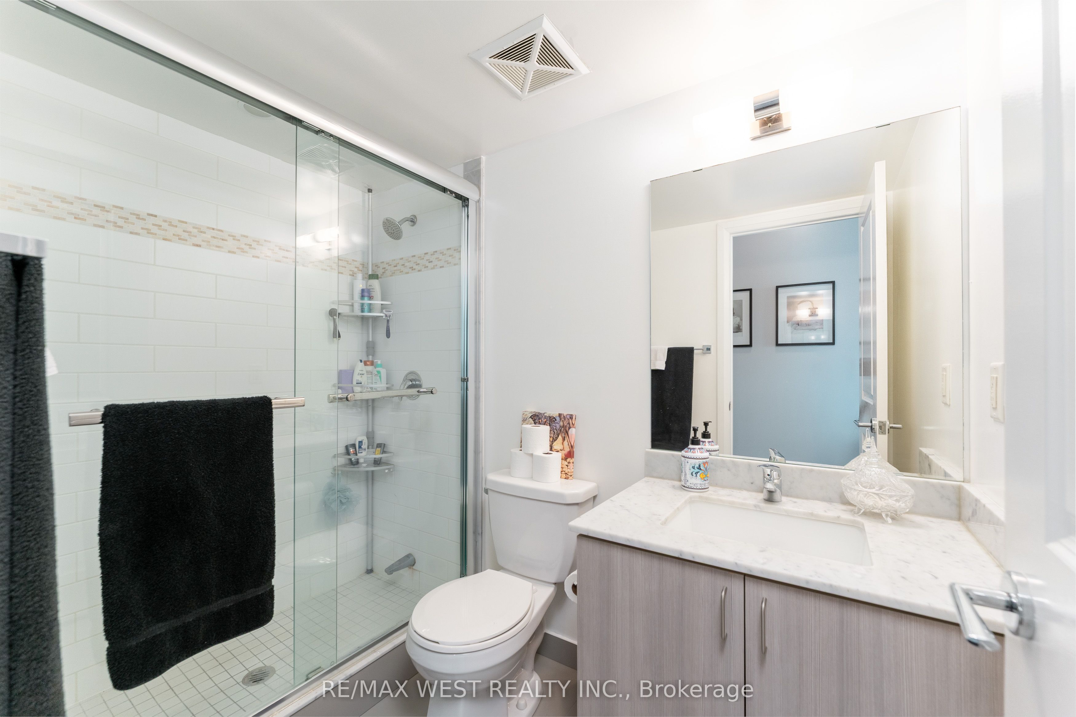 1185 The Queensway 710 Property Photo 9