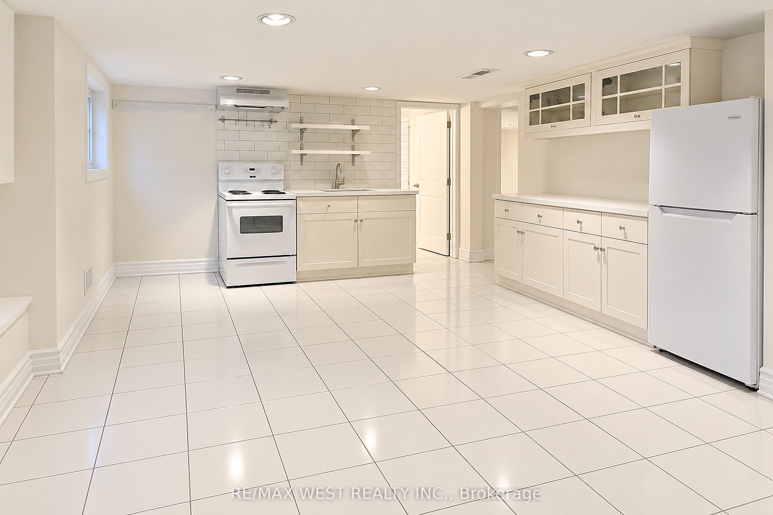 117 Rosemount Avenue Bsmt Property Photo 4