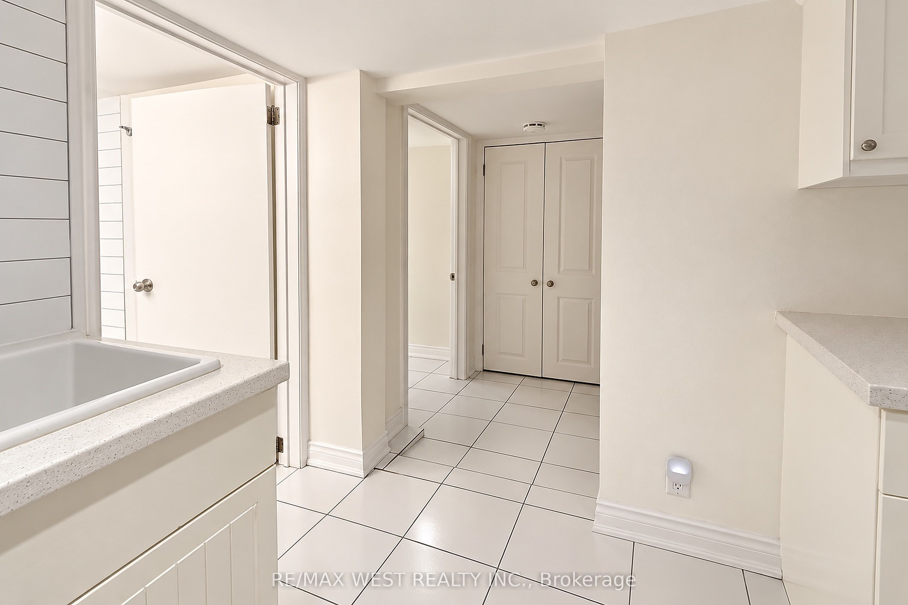 117 Rosemount Avenue Bsmt Property Photo 6