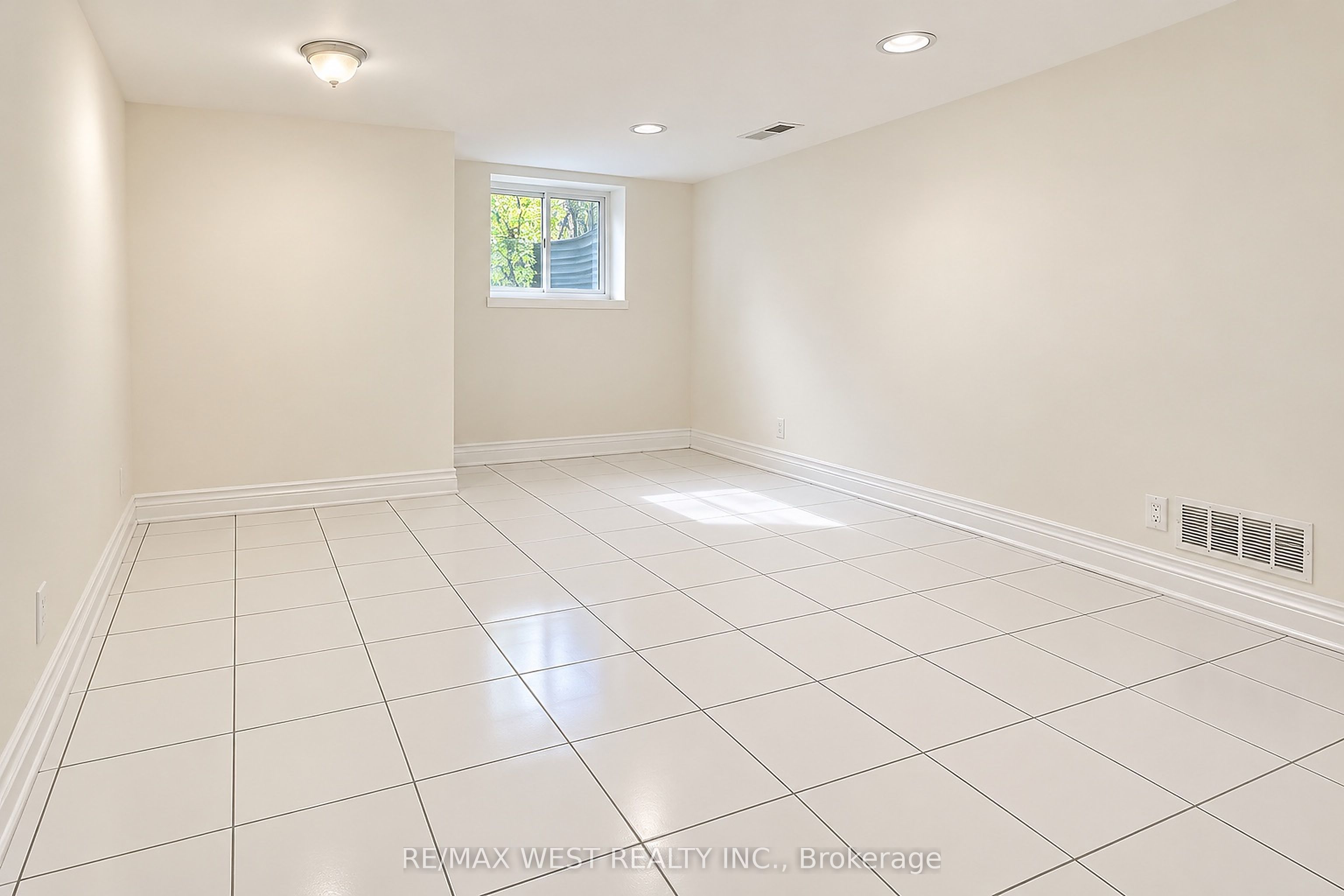 117 Rosemount Avenue Bsmt Property Photo 7
