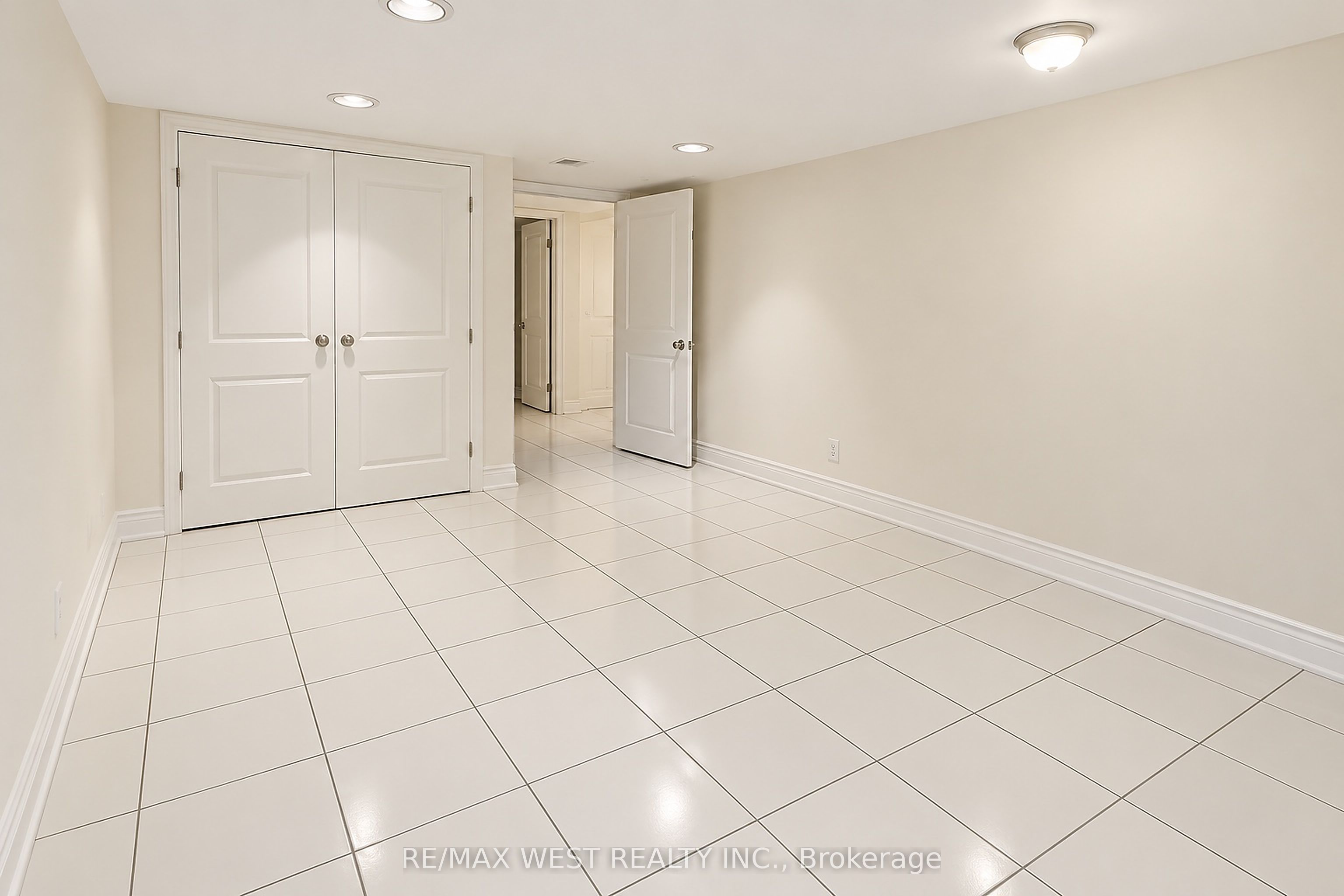 117 Rosemount Avenue Bsmt Property Photo 8