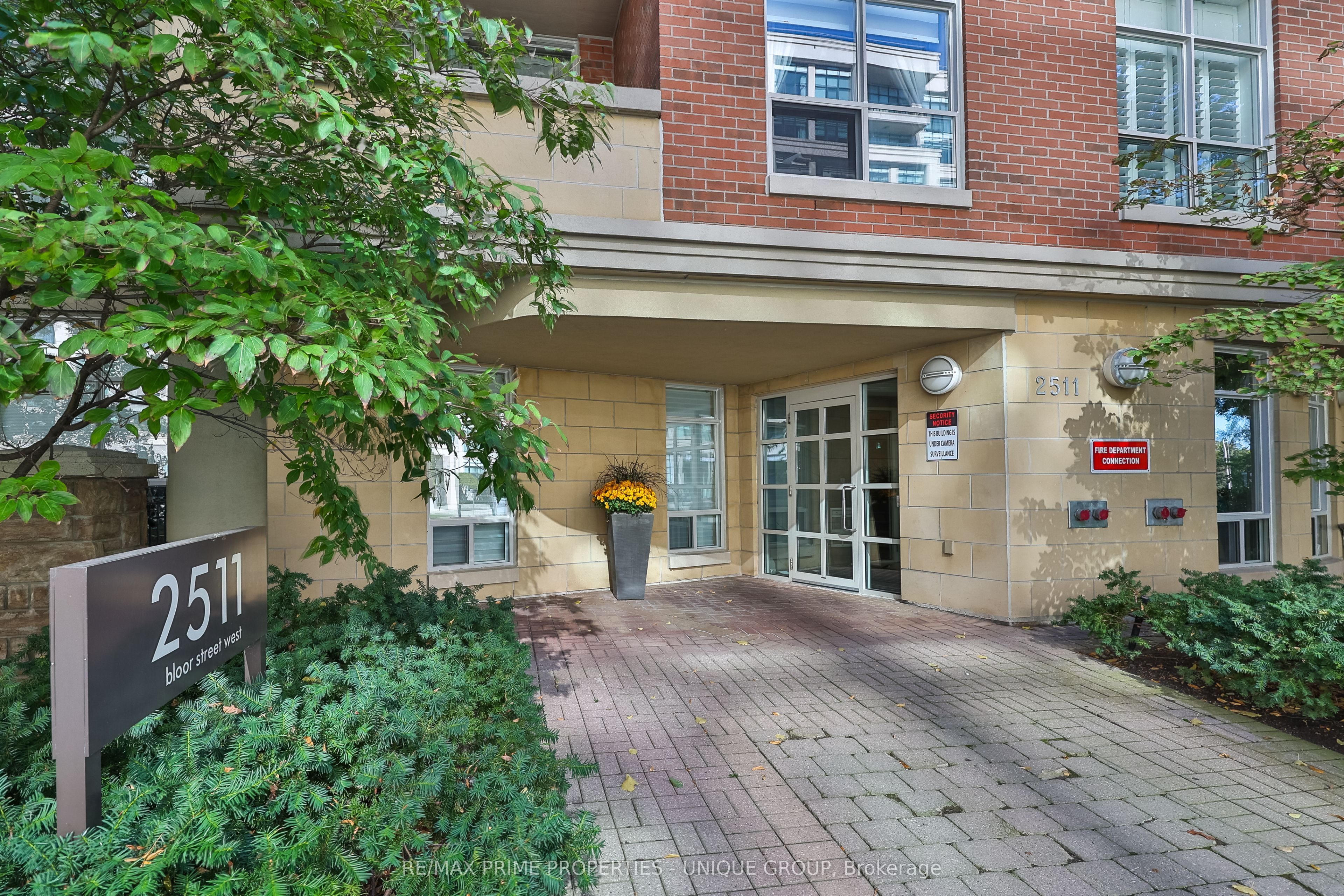 2511 Bloor Street W 202 Property Photo 3
