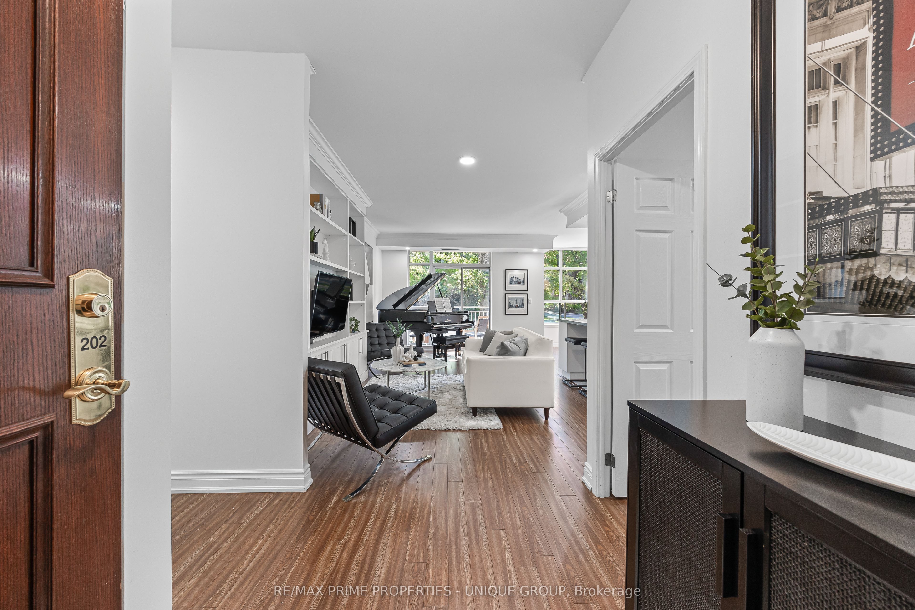 2511 Bloor Street W 202 Property Photo 6