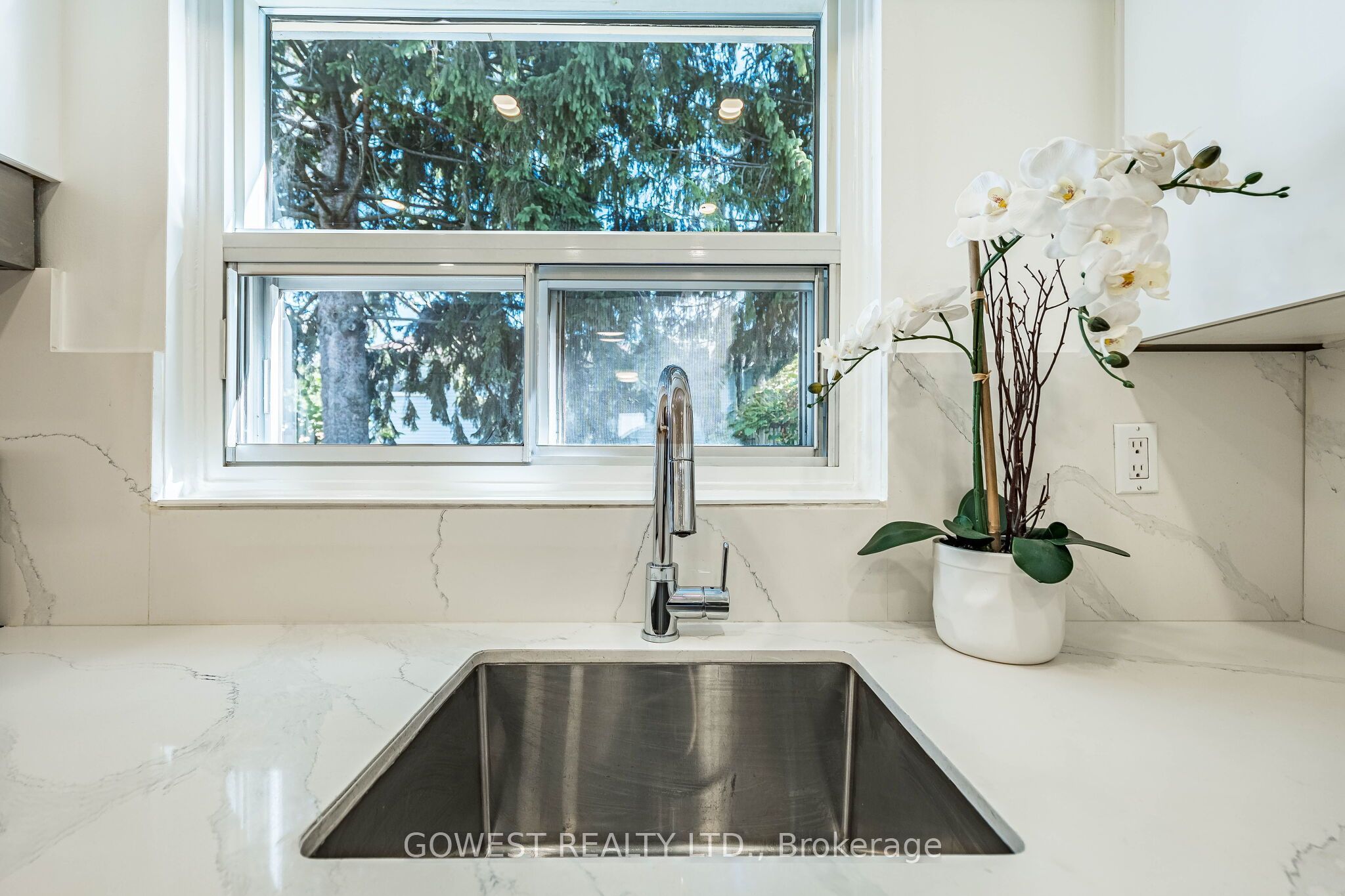 1055 Shawnmarr Road 75 Property Photo 13
