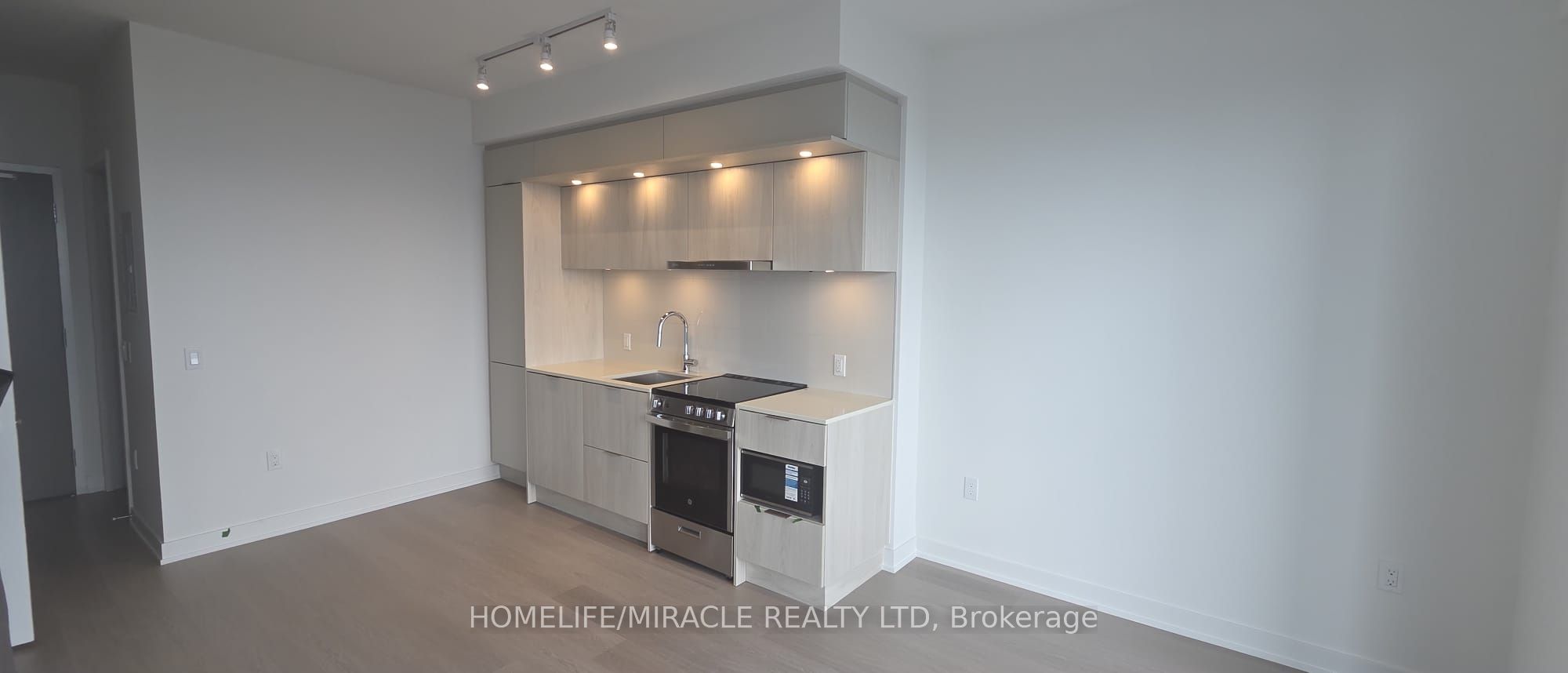 448 Burnhamthorpe Road W 7509 Property Photo 1
