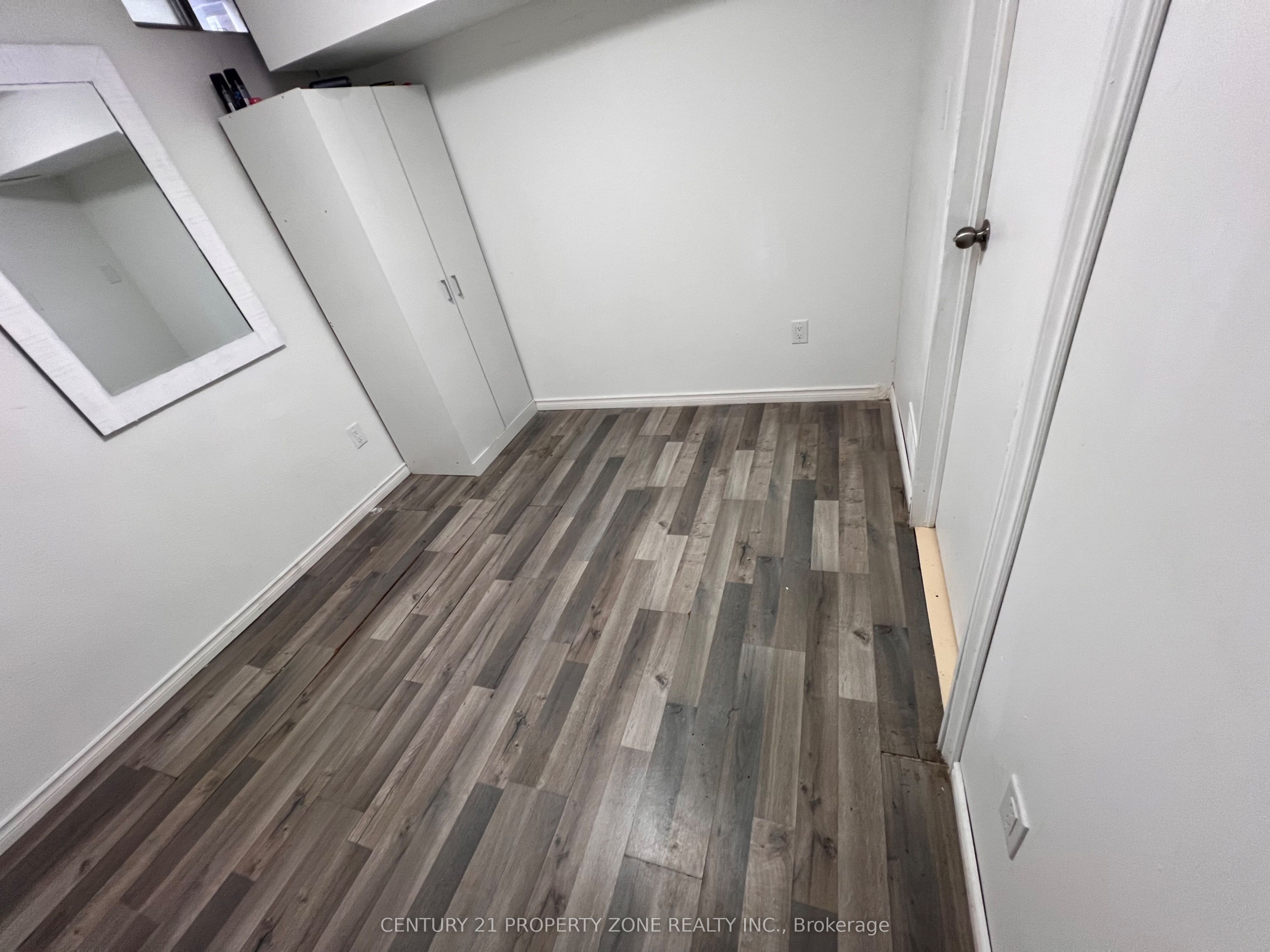 6 Roehampton Crescent W Basement Property Photo 3