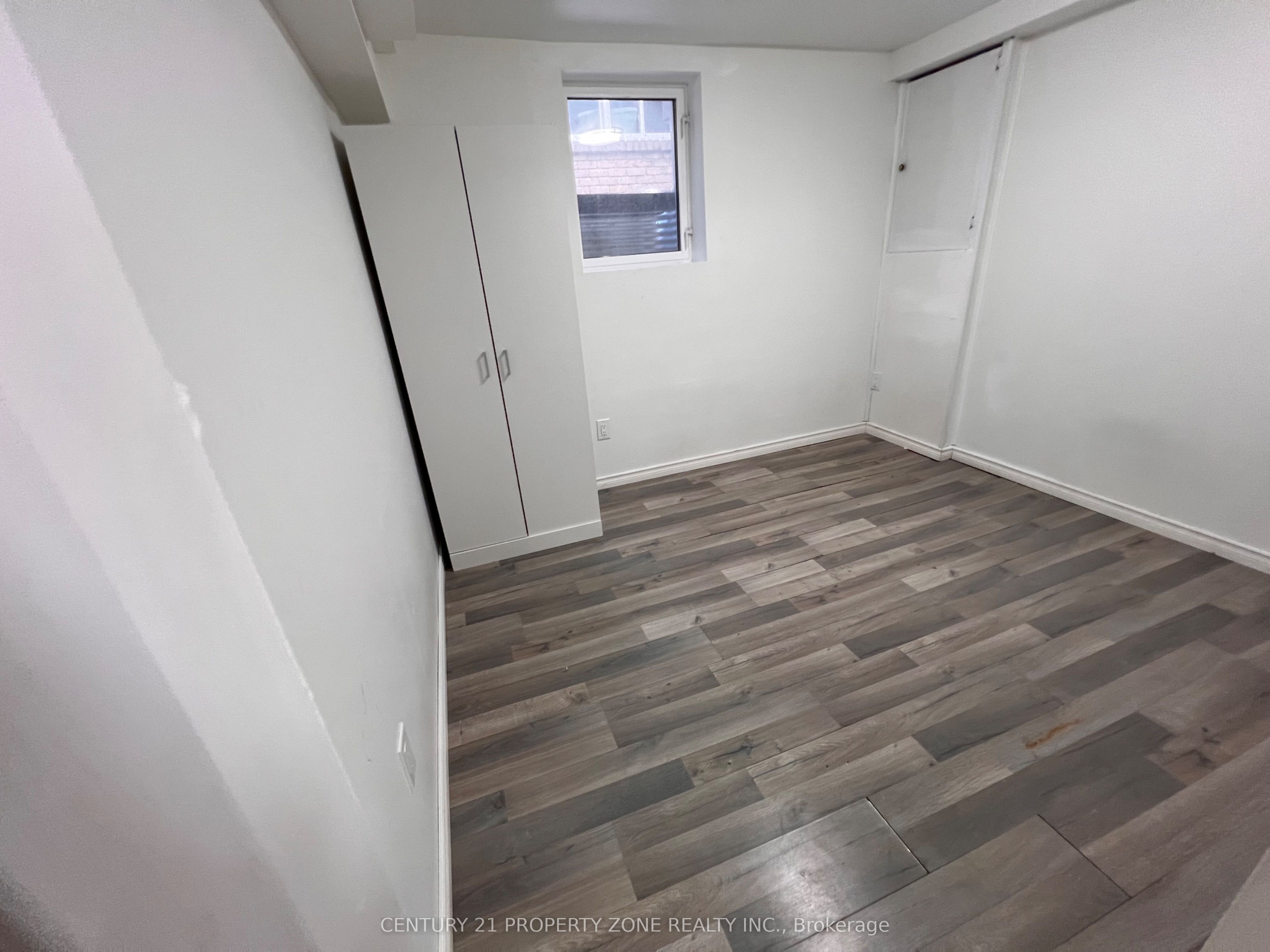6 Roehampton Crescent W Basement Property Photo 4