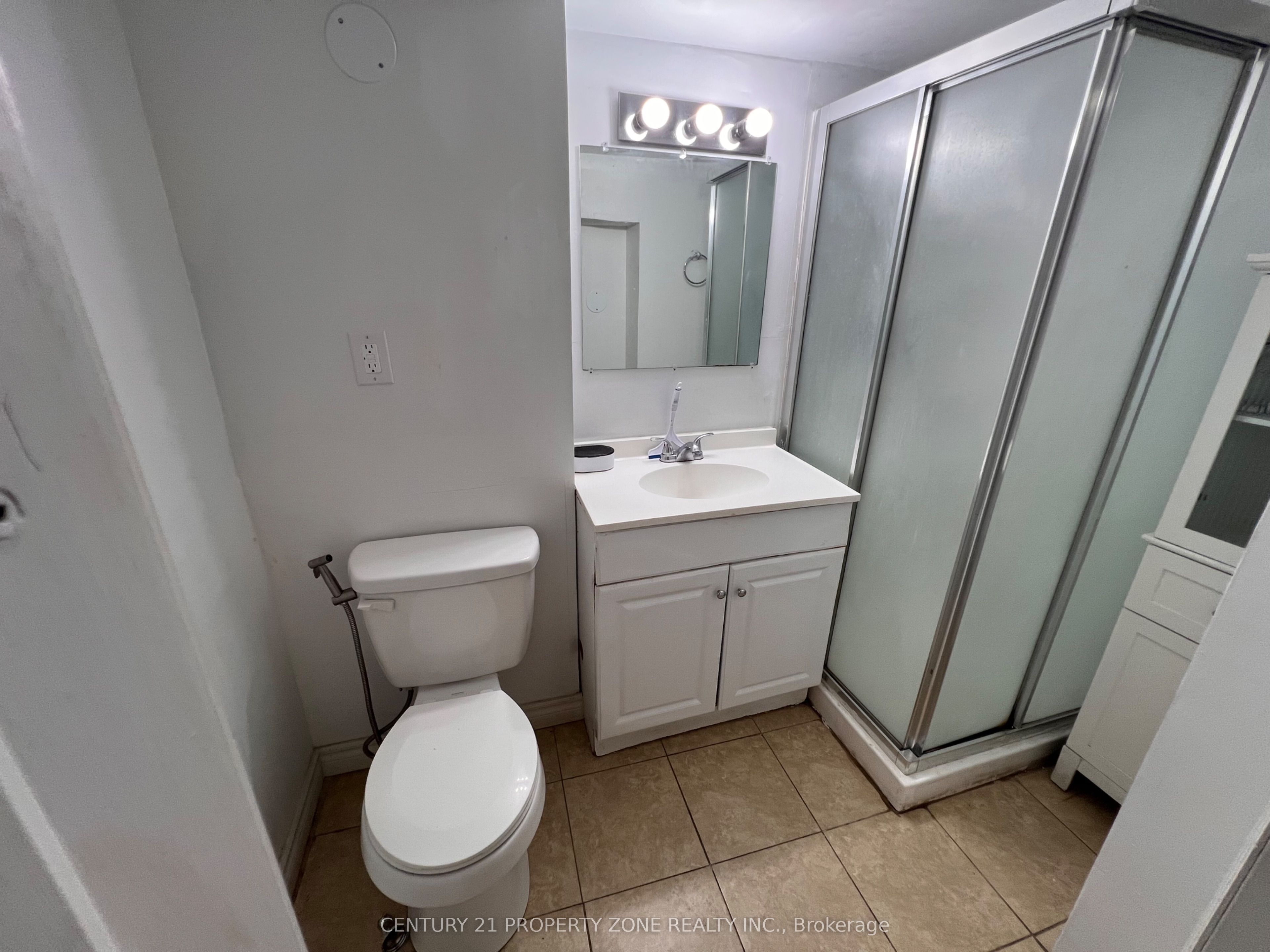 6 Roehampton Crescent W Basement Property Photo 5