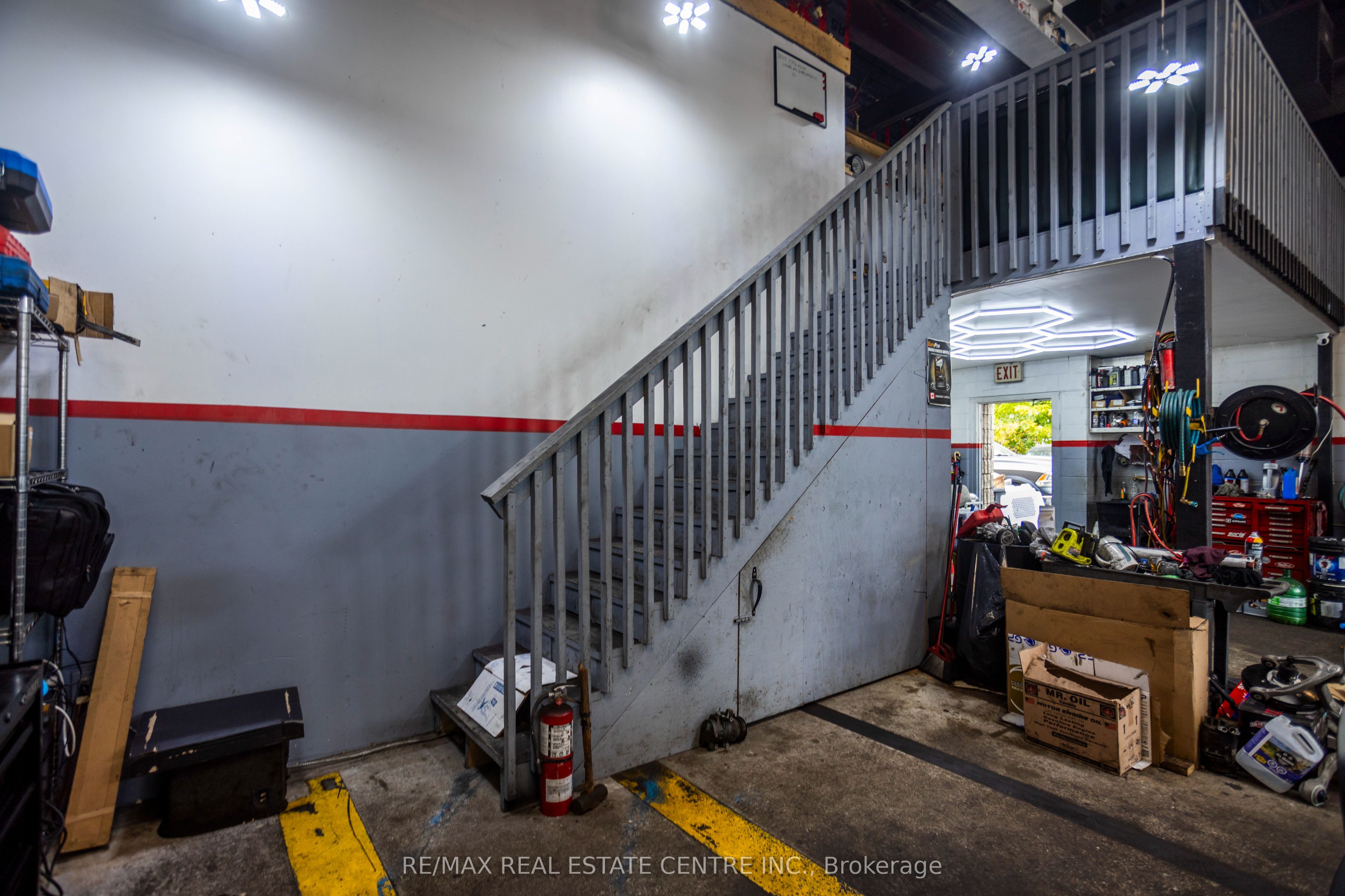 1000 Weston Road Property Photo 8