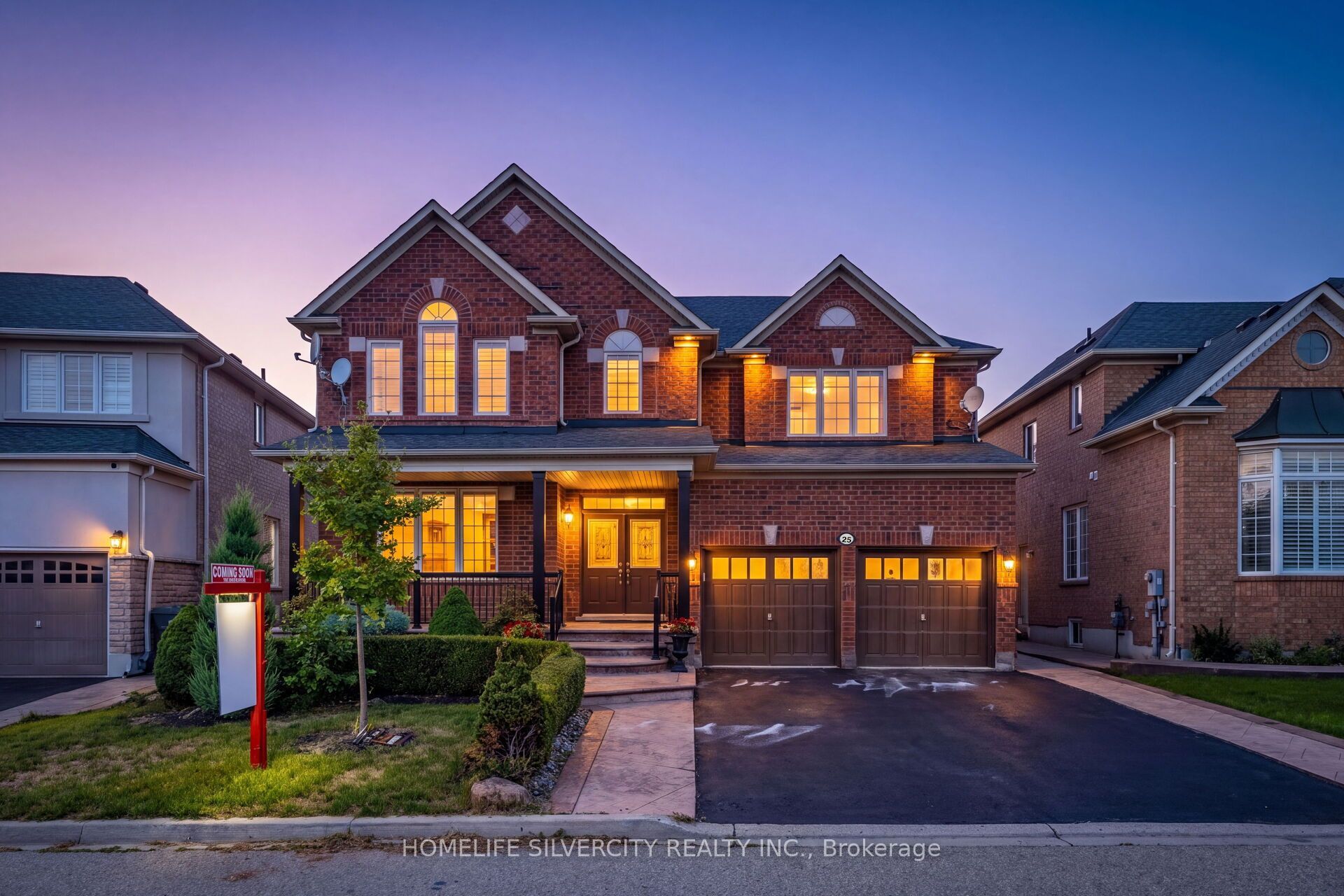 25 Van Hoof Crescent Property Photo 2