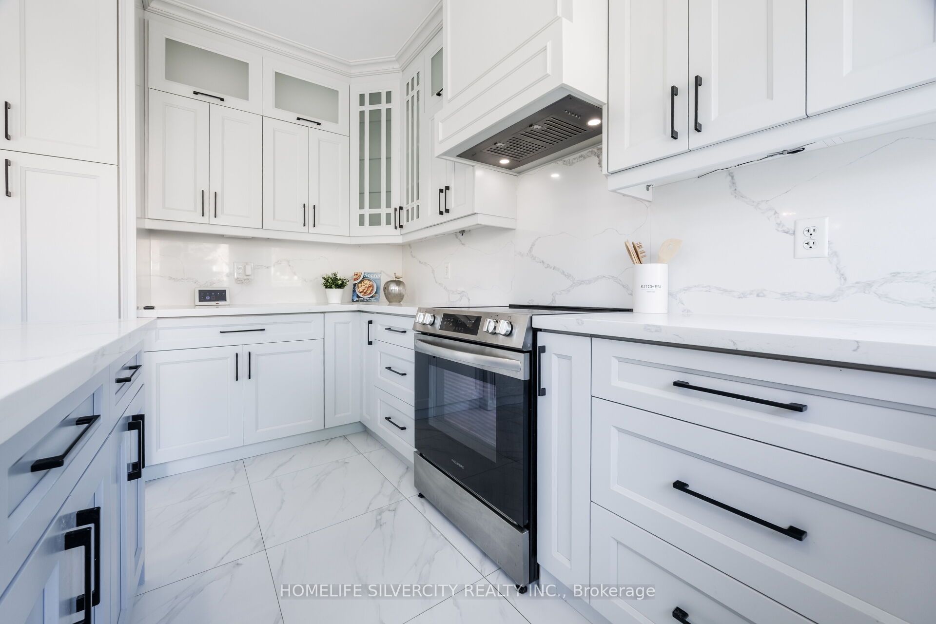 25 Van Hoof Crescent Property Photo 22