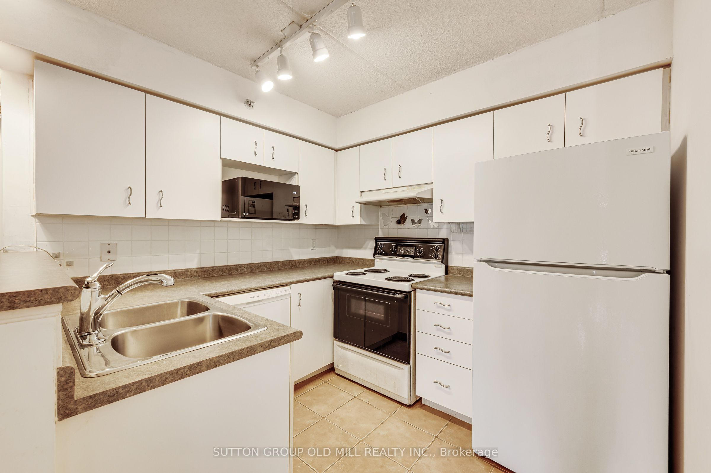 1470 Bishops Gate 208 Property Photo 14