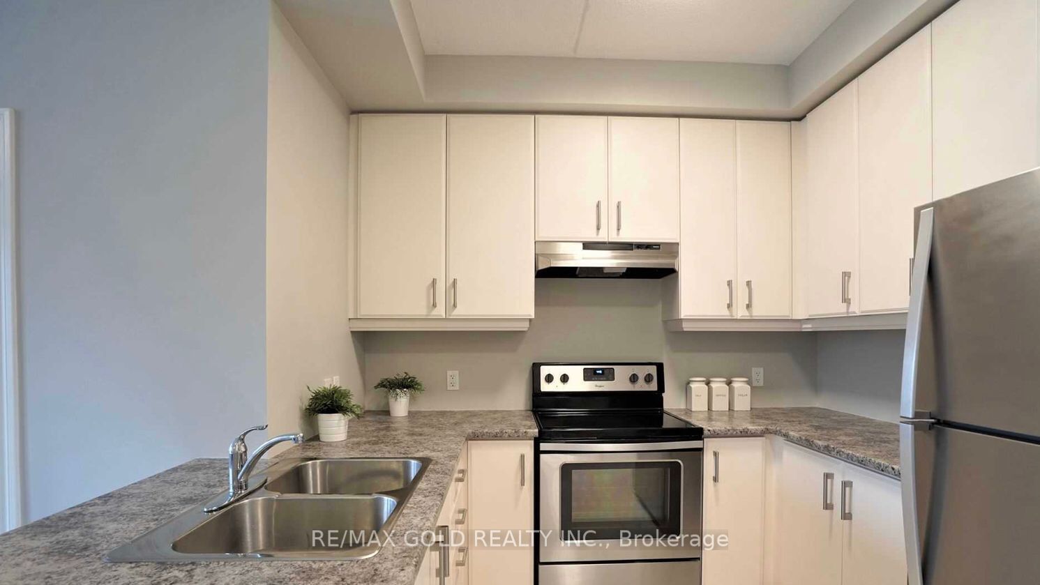 620 Sauve Street 406 Property Photo 4