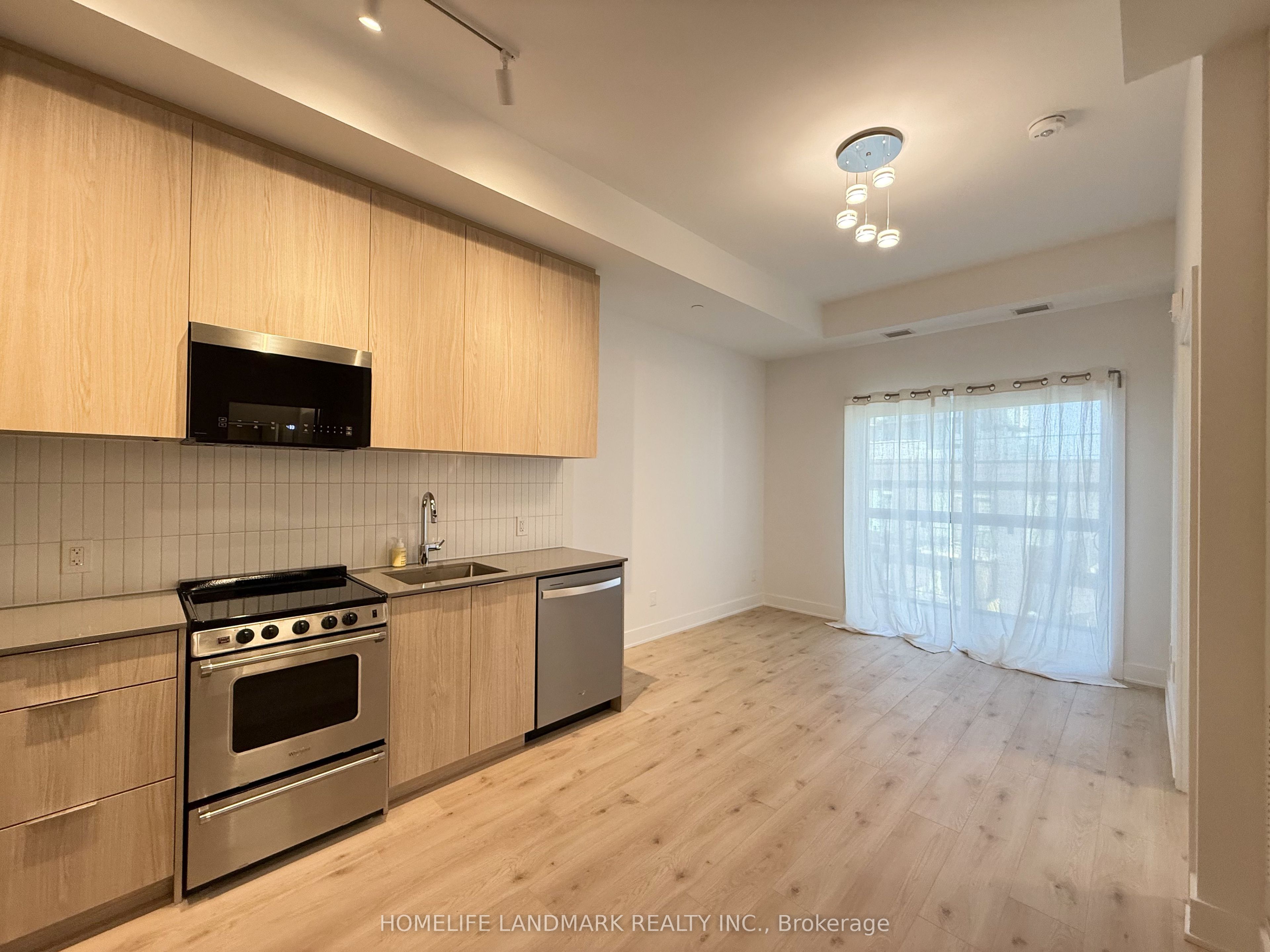 3008 William Cutmore Boulevard 713 Property Photo 2