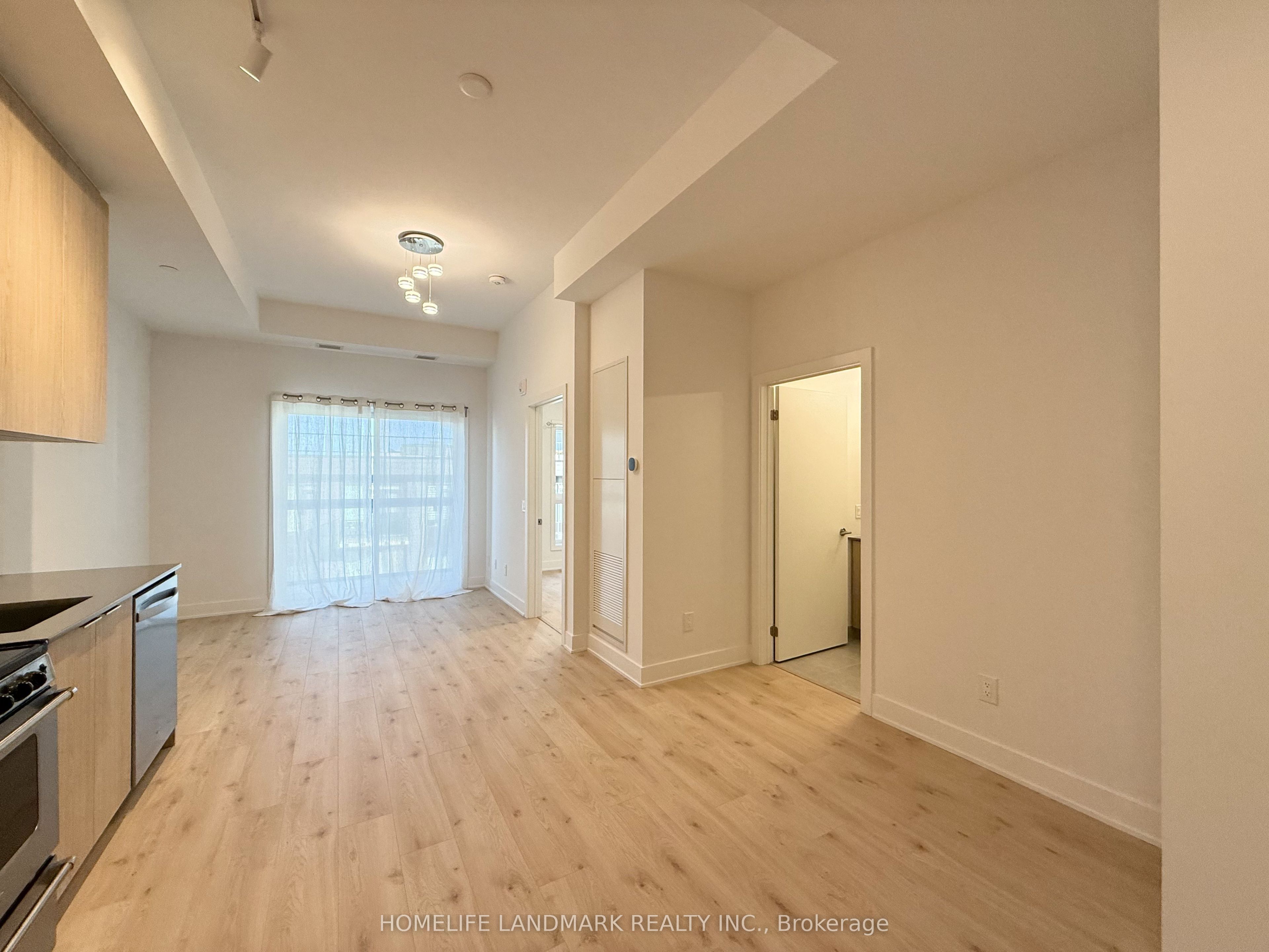 3008 William Cutmore Boulevard 713 Property Photo 3